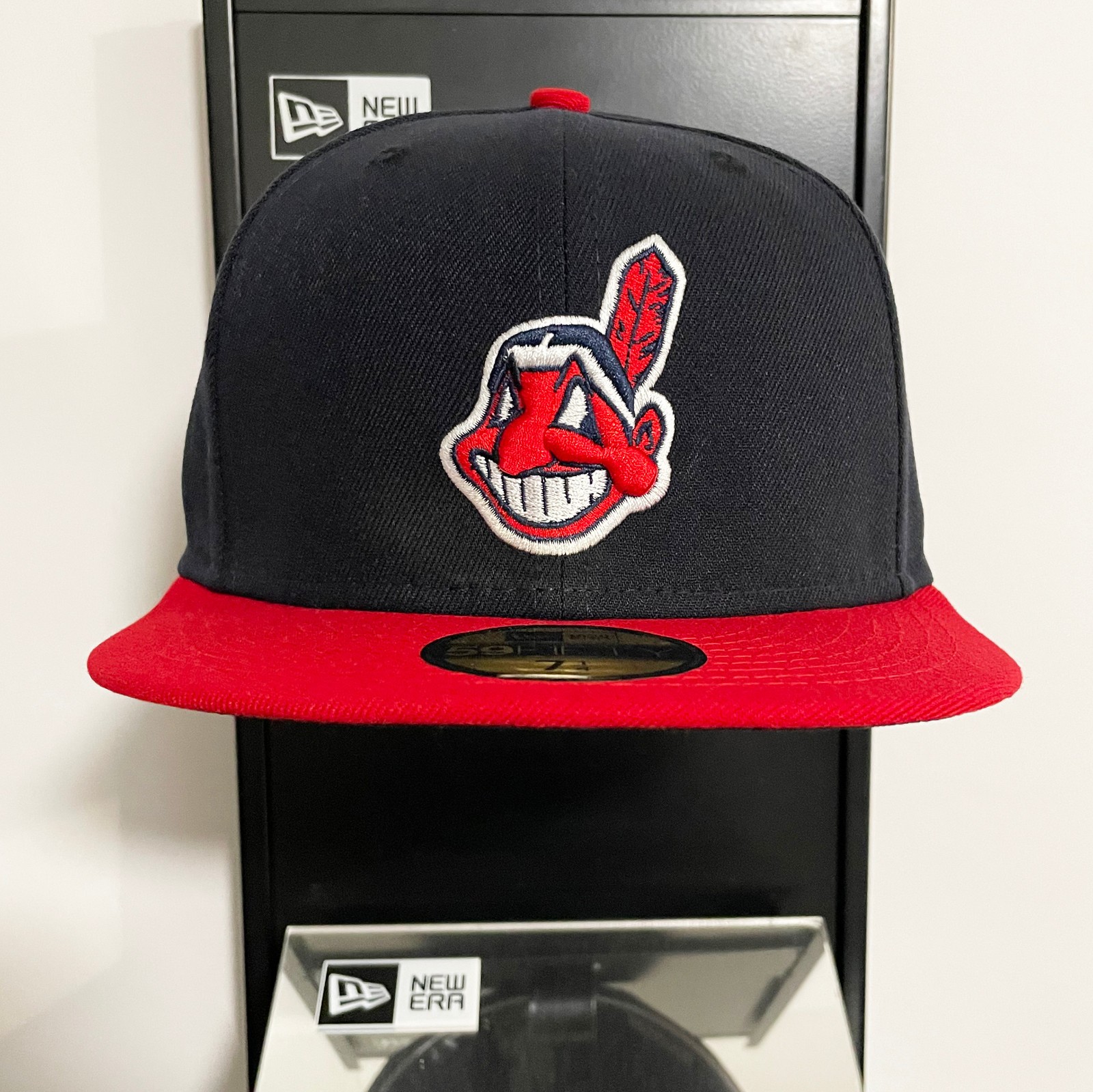 MLB – Cleveland Indians Chief Wahoo Logo 59FIFTY Fitted New Era Cap – Navy Red