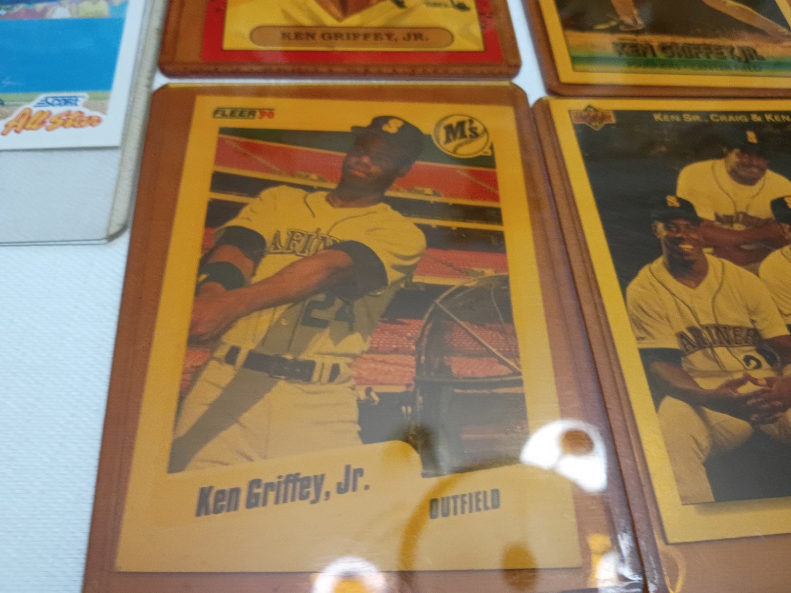 Mixed lot of Ken Griffey Jr Cards in plastic Card Holders – MLB Baseball