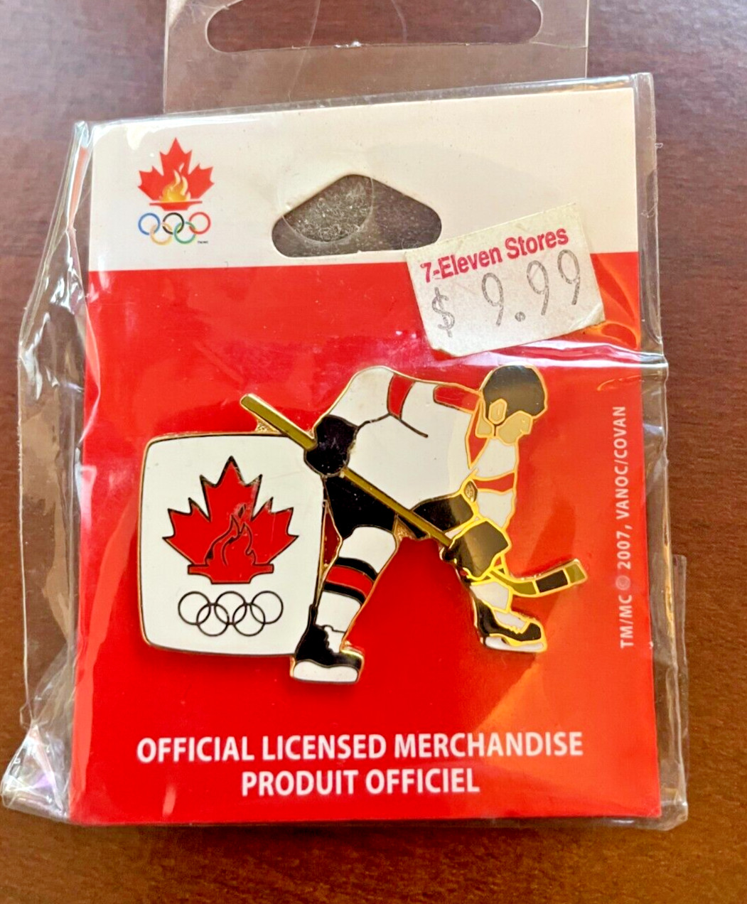 COC – Hockey – Center 1030 – Authentic 2010 Vancouver Olympic Pin Button NEW