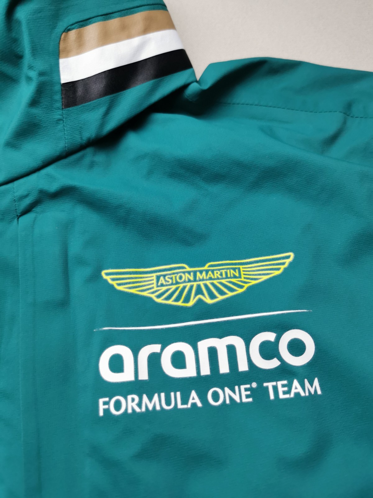 HUGO BOSS x ASTON MARTIN RACING F1 Team 2025 Men UK S Hooded Rain Jacket (VGC)