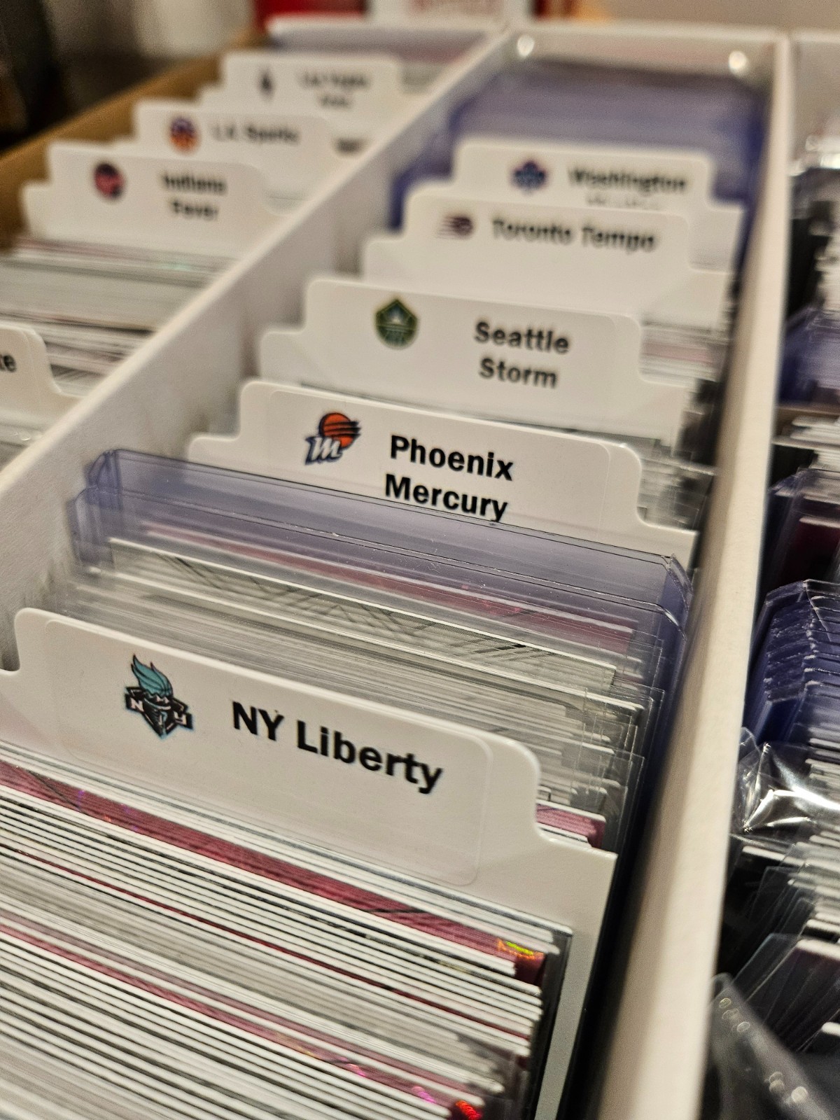 14 x Tall Sports Card Team Dividers with 14 WNBA Teams Logos