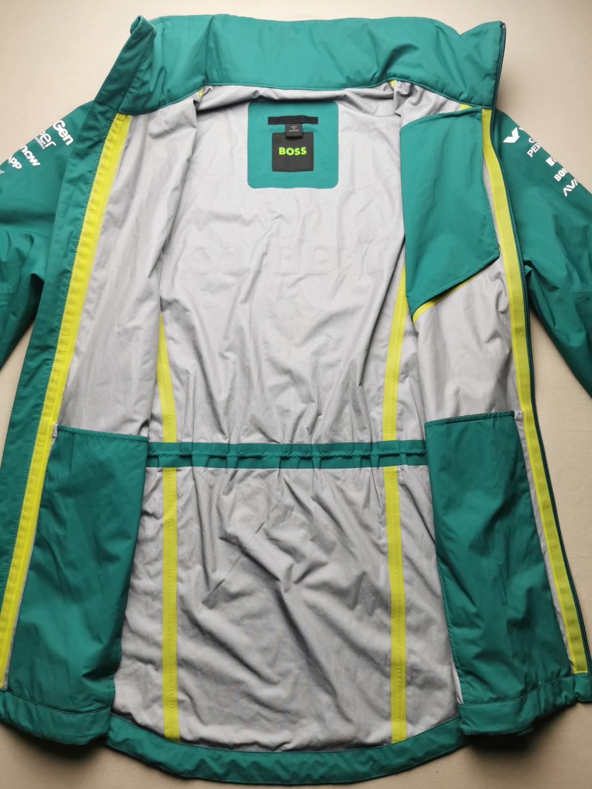HUGO BOSS x ASTON MARTIN RACING F1 Team 2025 Men UK S Hooded Rain Jacket (VGC)
