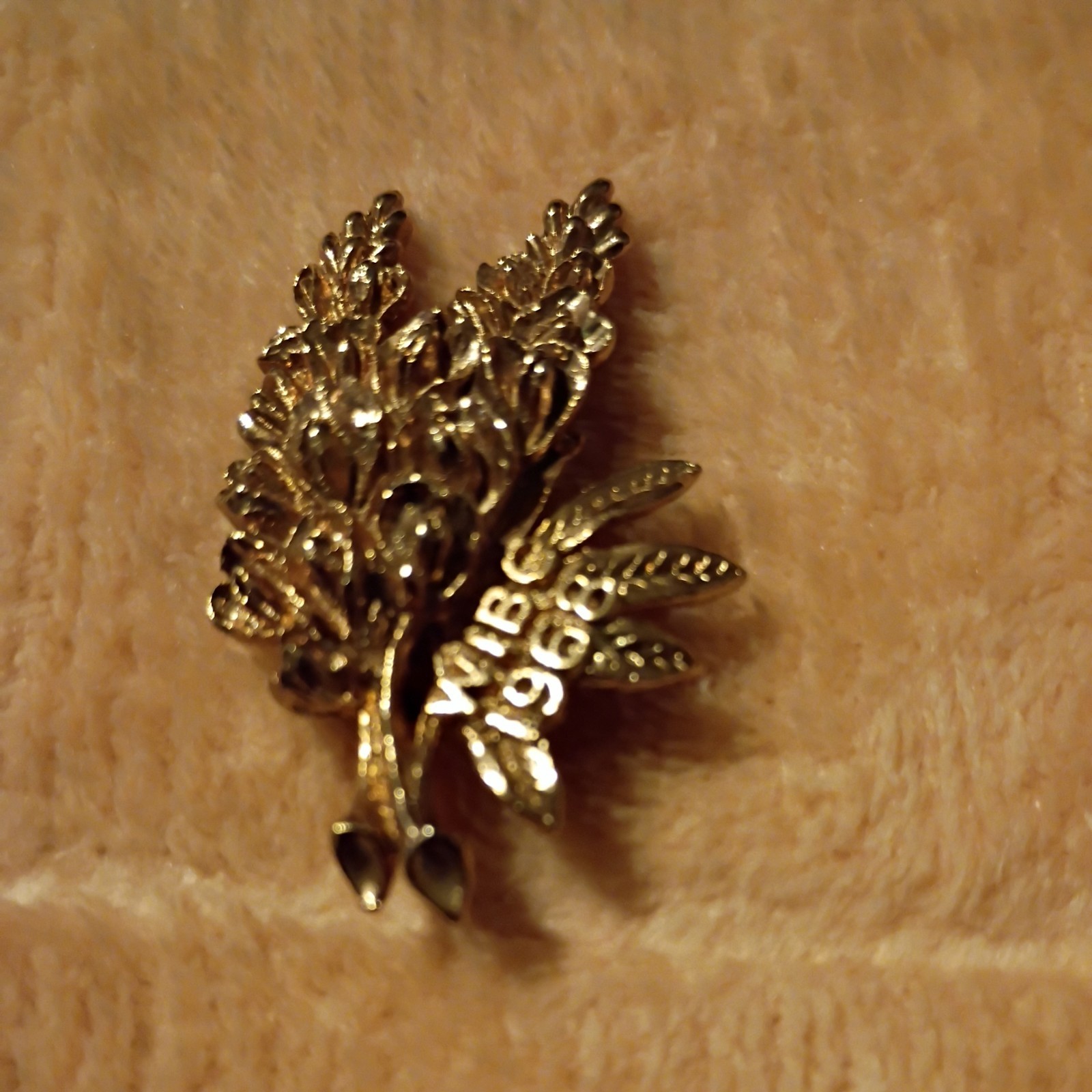 VTG WIBC Women’s International Bowling Congress 1968 Gold Tone Brooch Pin Floral