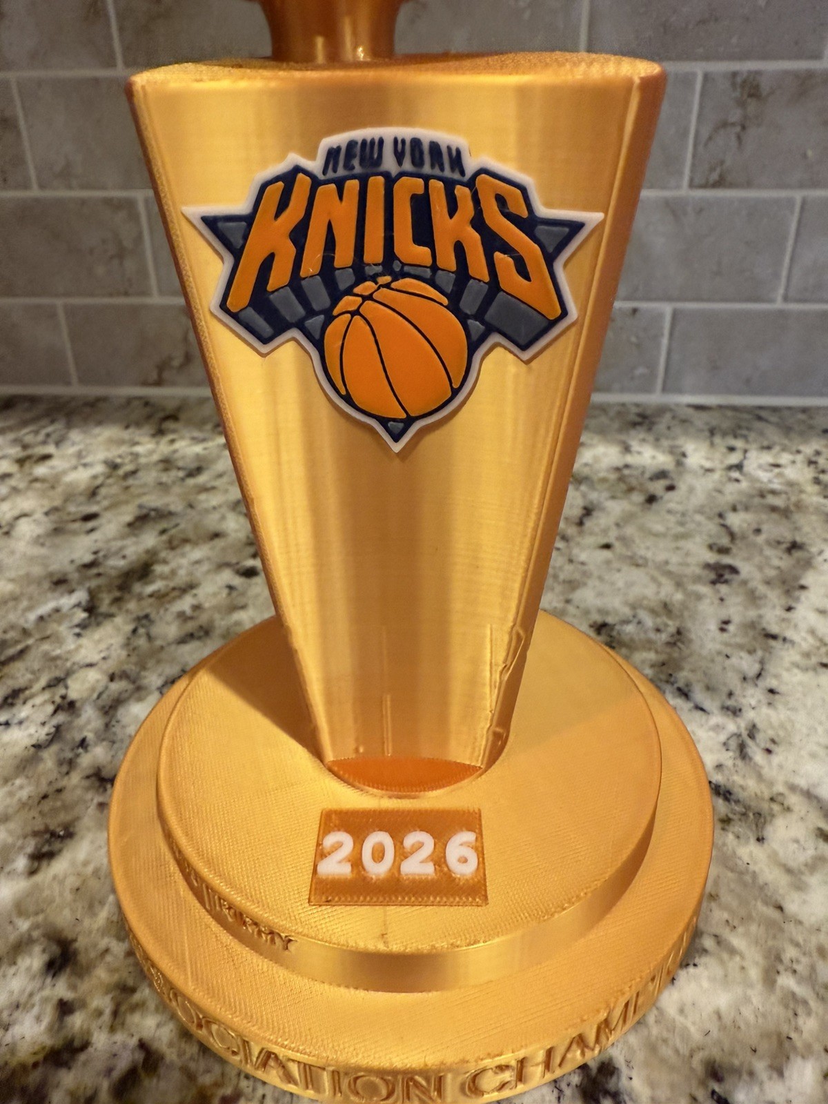 2026 NEW YORK KNICKS NBA CHAMPIONS TROPHY gold pla Larry O’Brien 10 inches
