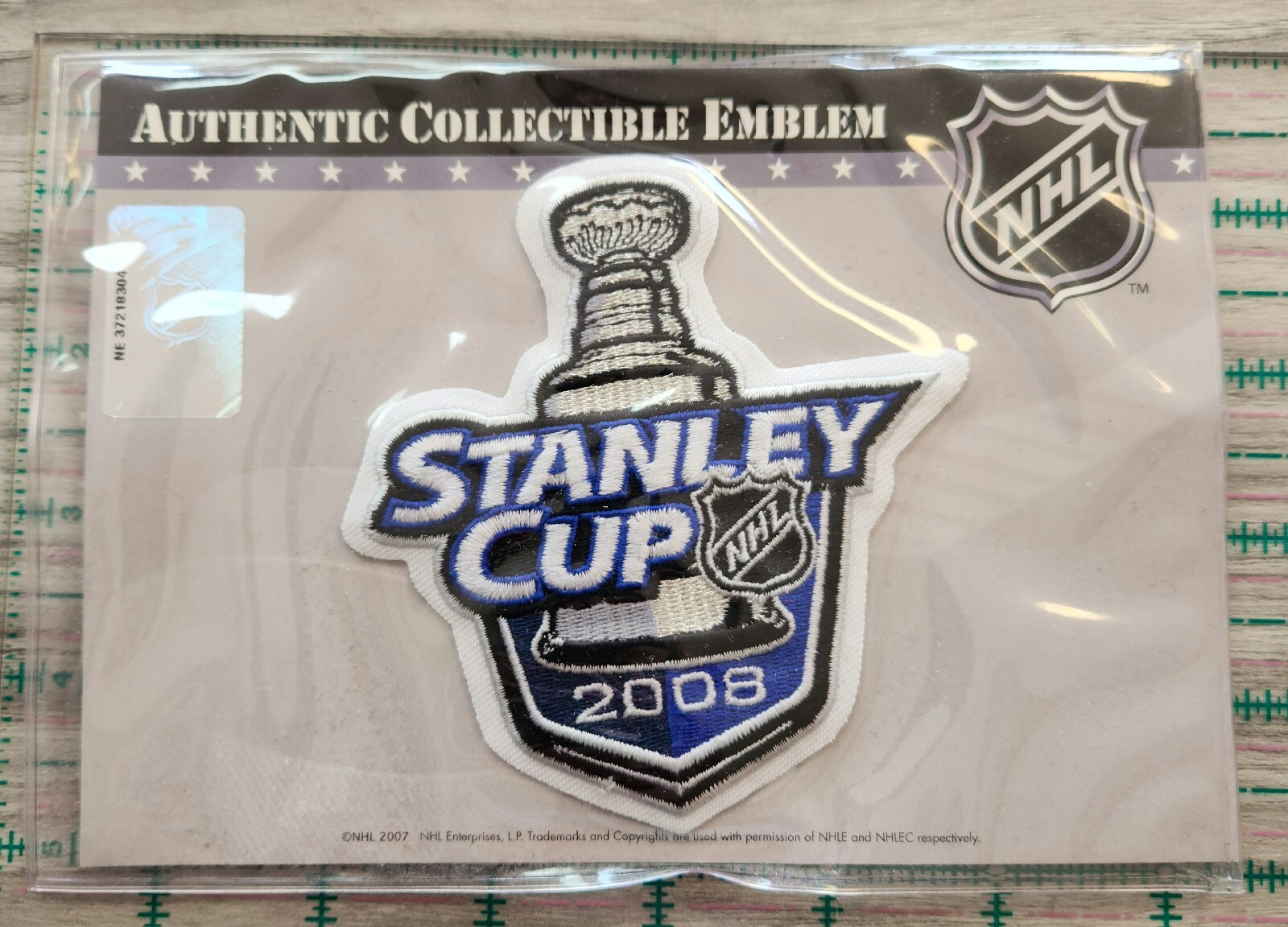 2008 NHL Stanley Cup Final Patch-Detroit Red Wings vs Pittsburgh Penguins-CARDED