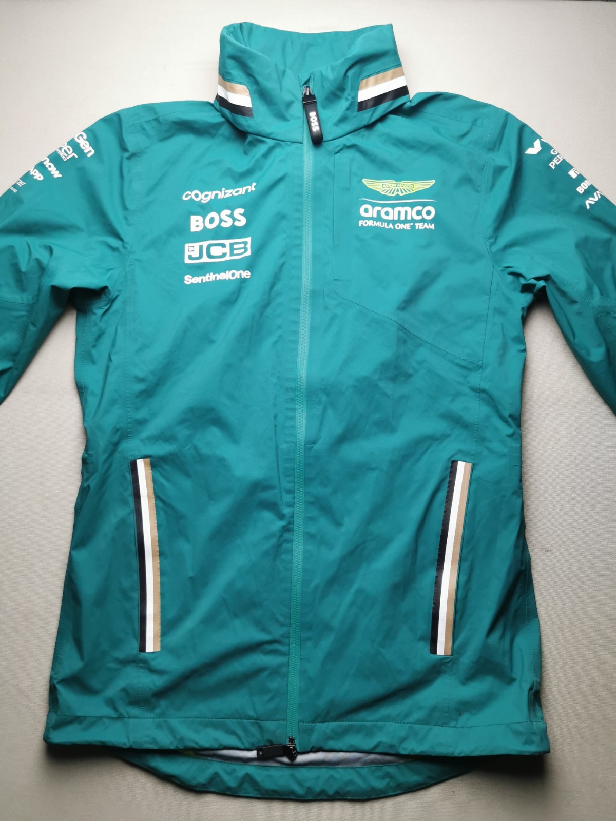 HUGO BOSS x ASTON MARTIN RACING F1 Team 2025 Men UK S Hooded Rain Jacket (VGC)