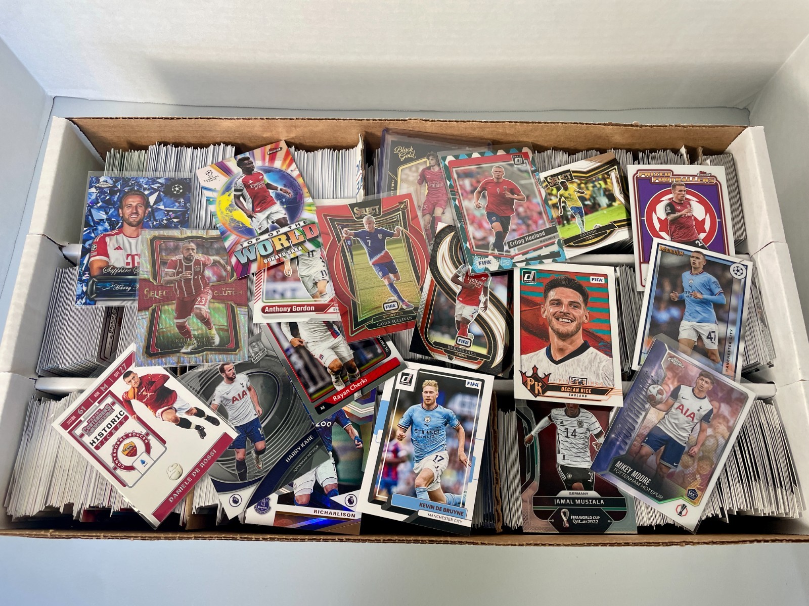 50 Soccer Cards Lot – Guaranteed 1 Auto/Relic 2-4 #’s RC Parallels -Mystery Mix!