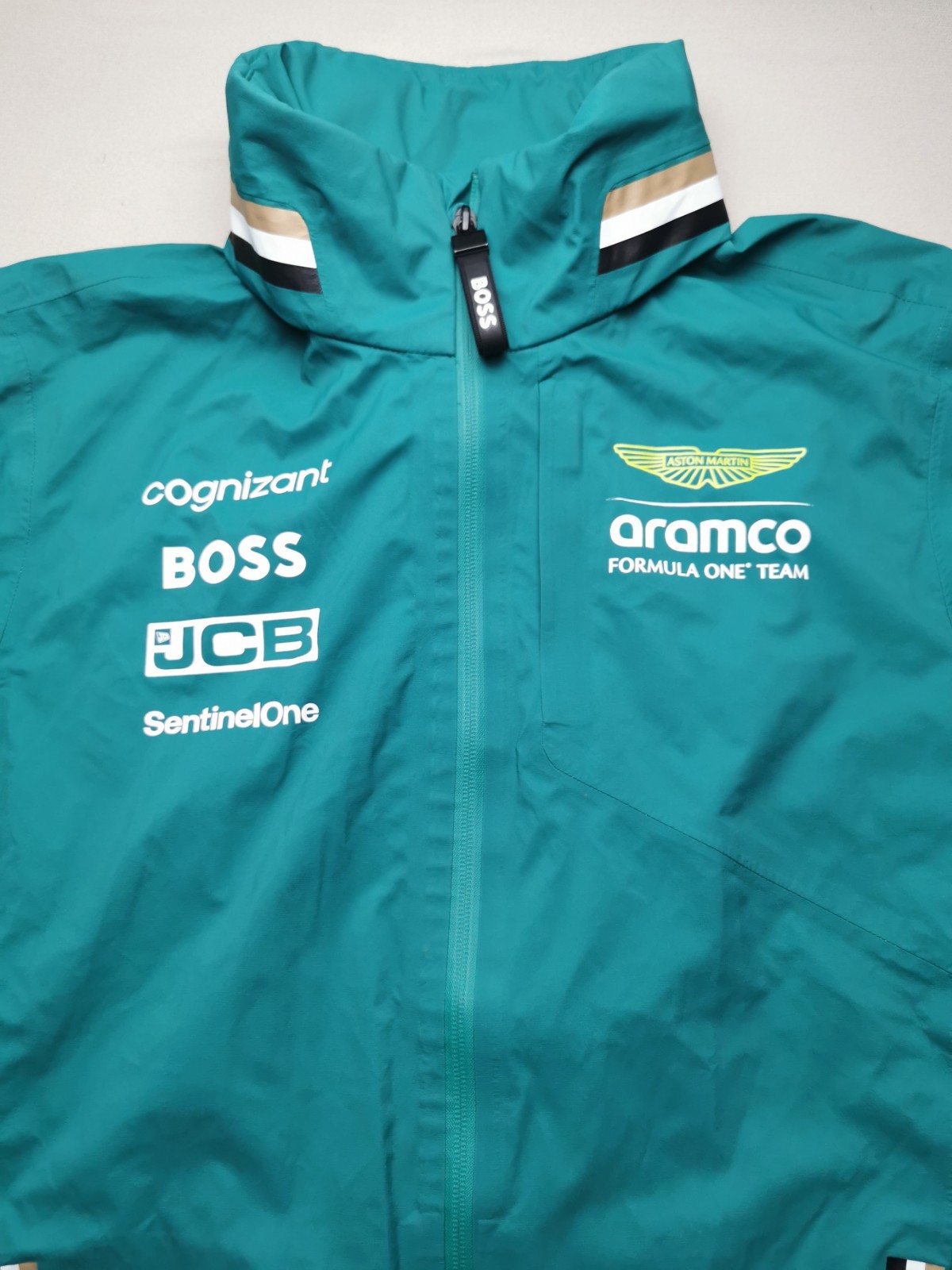 HUGO BOSS x ASTON MARTIN RACING F1 Team 2025 Men UK S Hooded Rain Jacket (VGC)