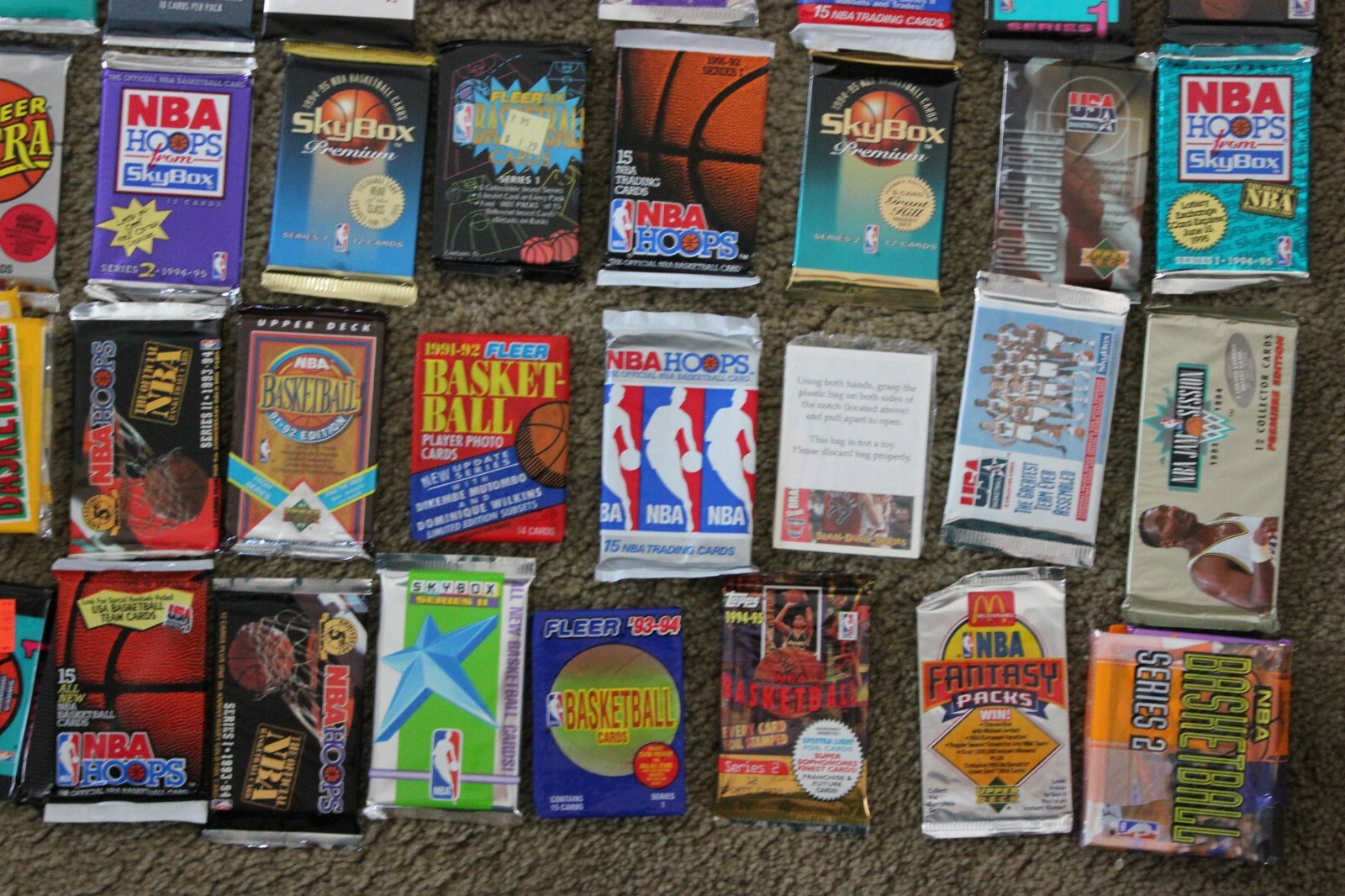 Lot of 50 vintage NBA Basketball Cards in Factory Sealed Packs