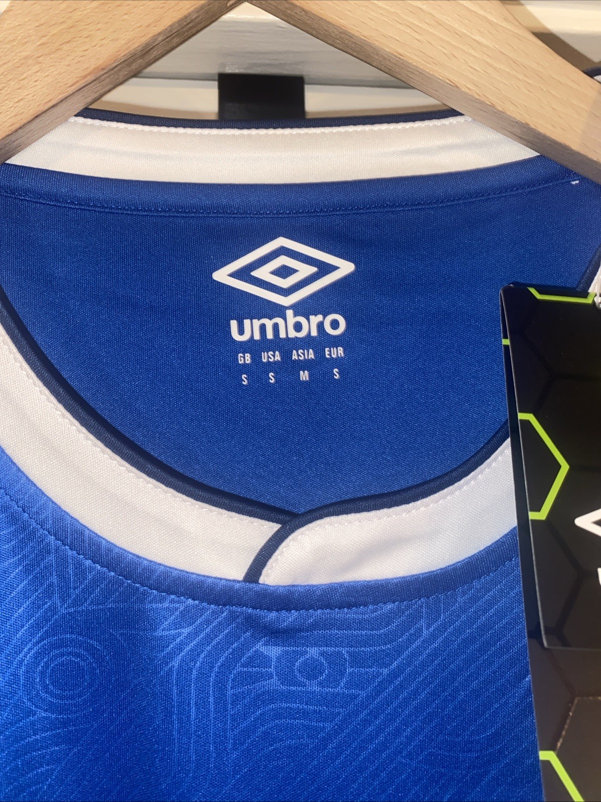NWT Umbro El Salvador National Team Soccer Jersey White Blue Mens Small
