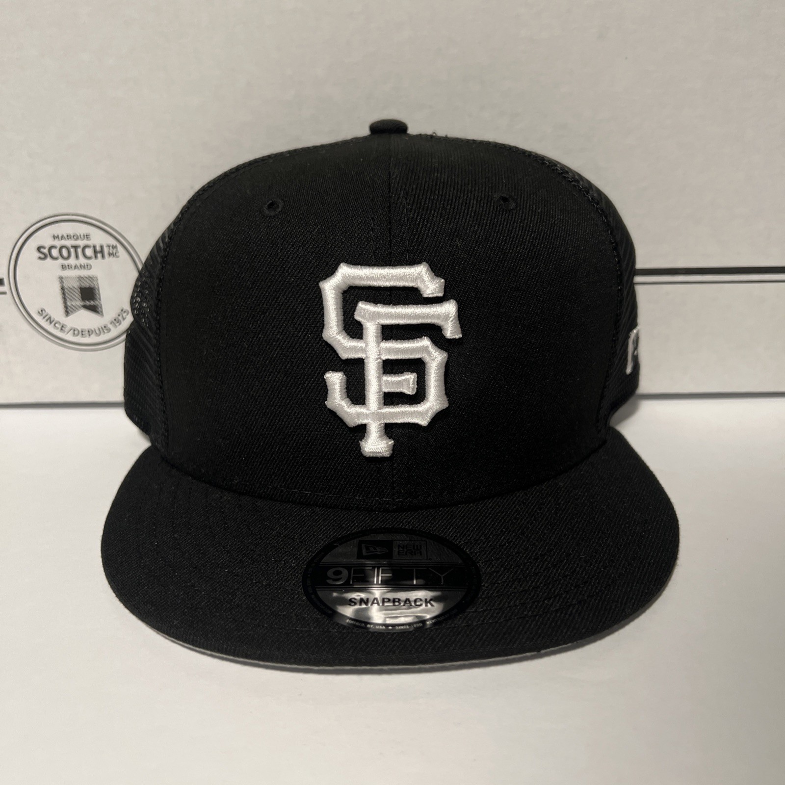 Men’s New Era Black San Francisco Giants Trucker 9FIFTY Snapback Hat