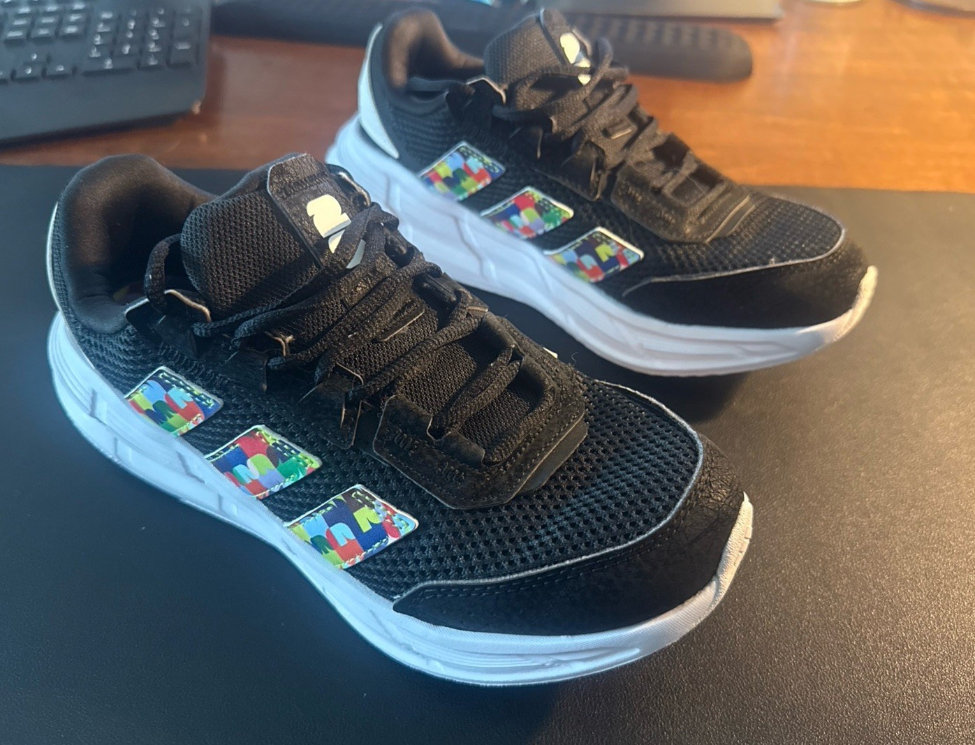 2026 FIFA World Cup Volunteer Adidas Women’s Shoes Size 6.5 US – Rare