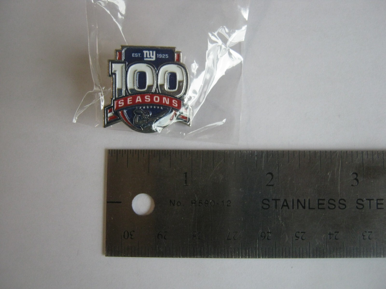 NEW New York Giants 100th Anniversary Pin 100 Seasons NY NFL Lapel