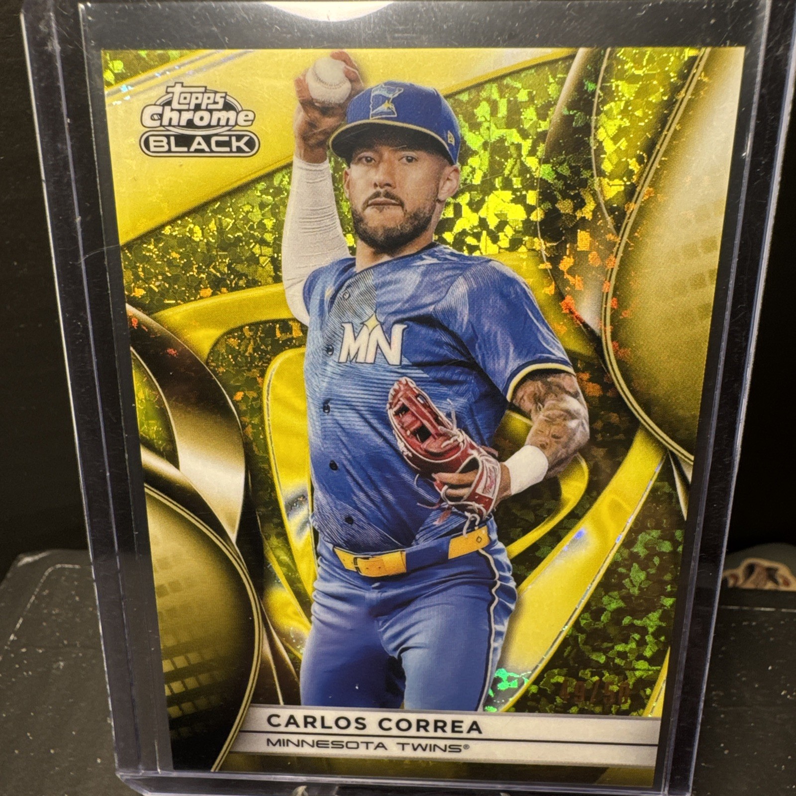 2025 Topps Chrome Black – Carlos Correa #46 Gold Refractor /50