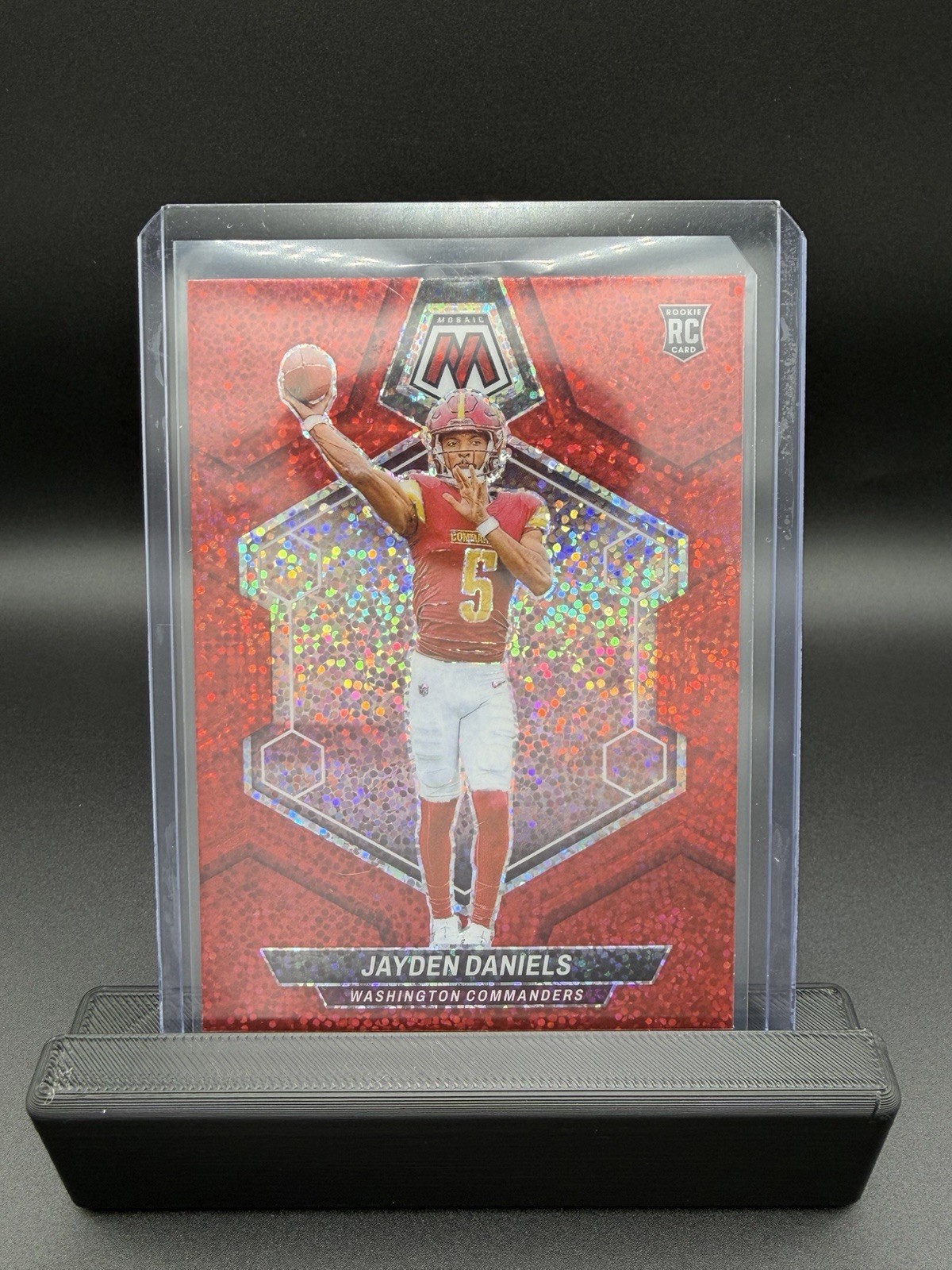 2024 Panini Mosaic – Rookies Jayden Daniels #302 Red Sparkle Prizm RC Commanders