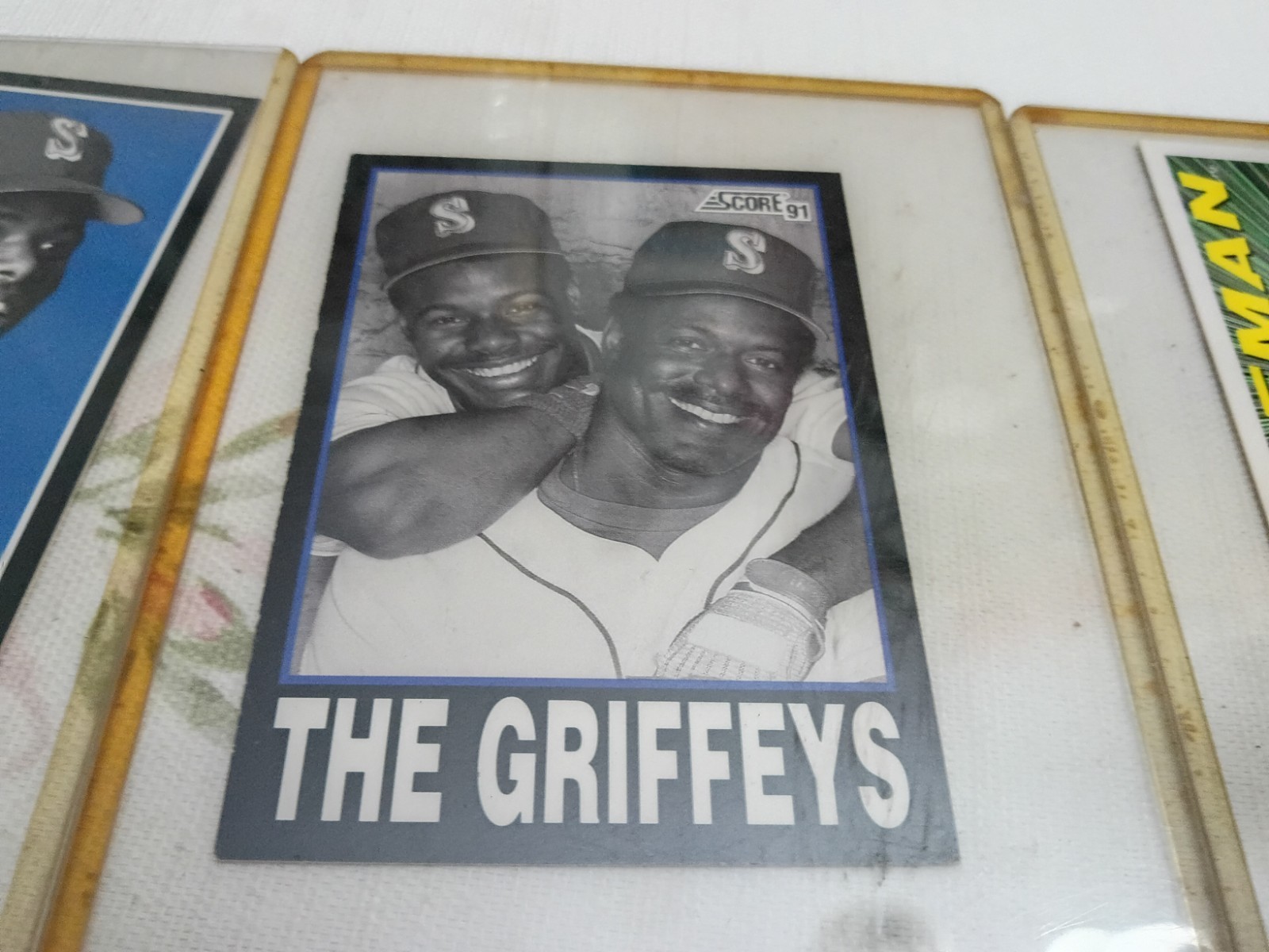 Mixed lot of Ken Griffey Jr Cards in plastic Card Holders – MLB Baseball