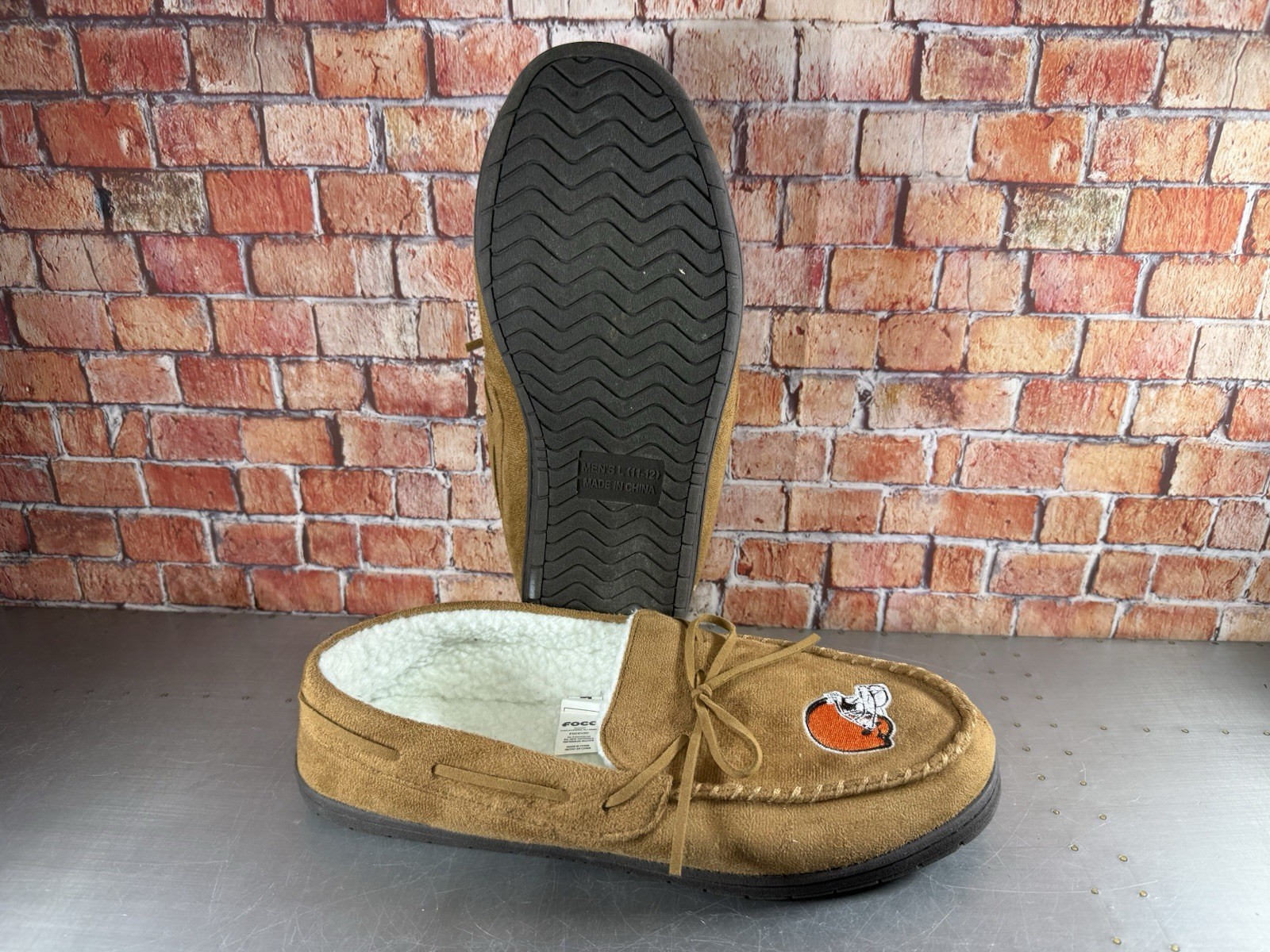 Forever Collectibles-NFL Team Color-Men’s Moccasin Slippers Cleveland Brown’s ⚡️