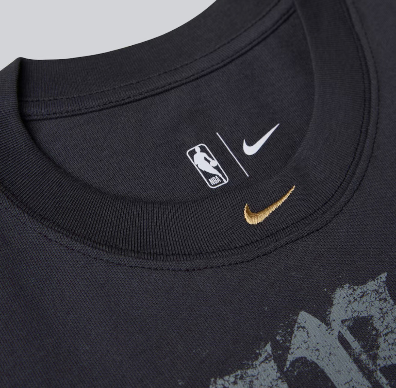 Nike New York Knicks NBA Finals Locker Room Rhinestone T-Shirt Tee Size L Large