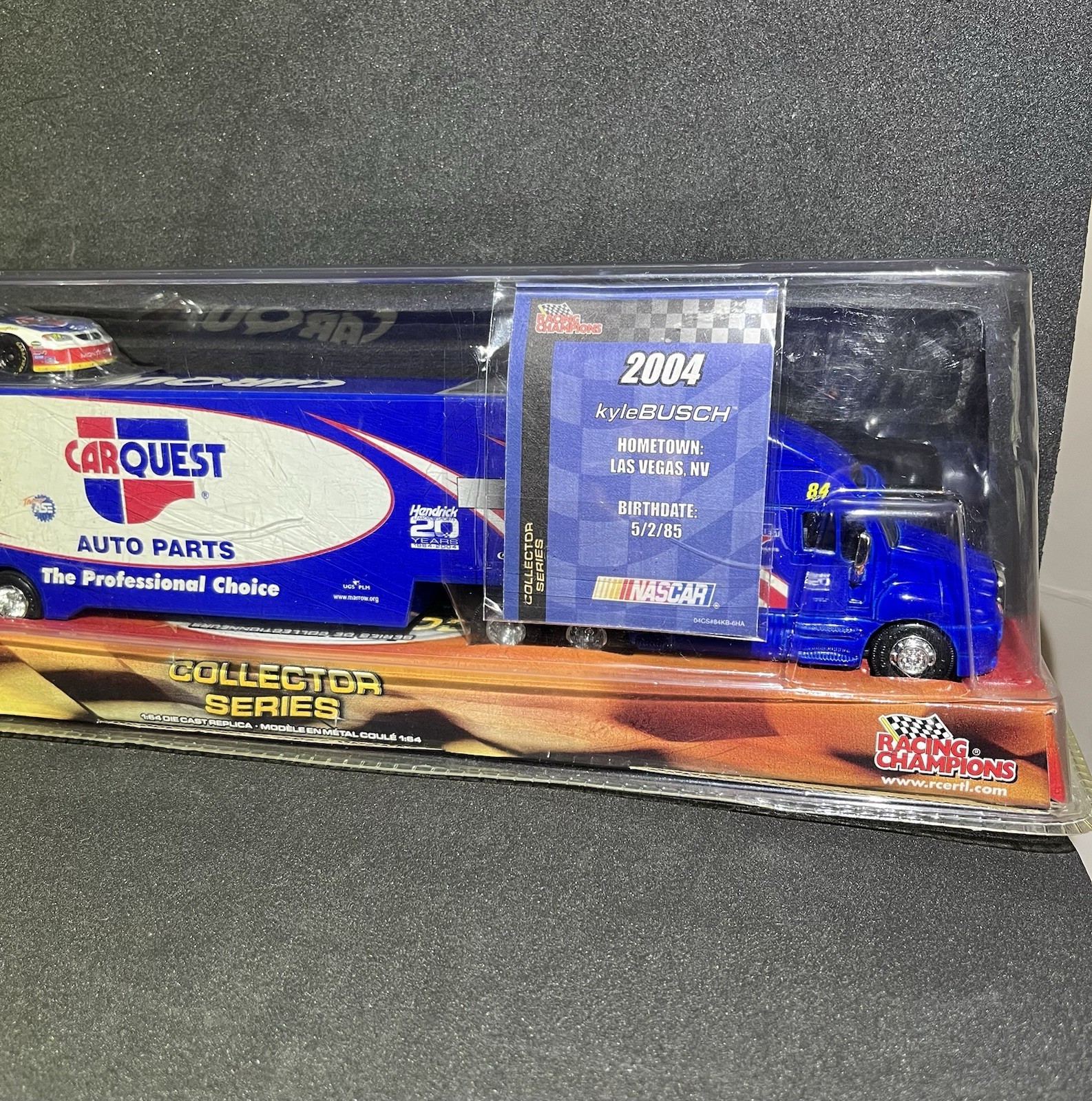 2004 NASCAR Kyle Busch SIGNED Rookie Year #84 Hauler Car & Rookie Card 1:64 RARE