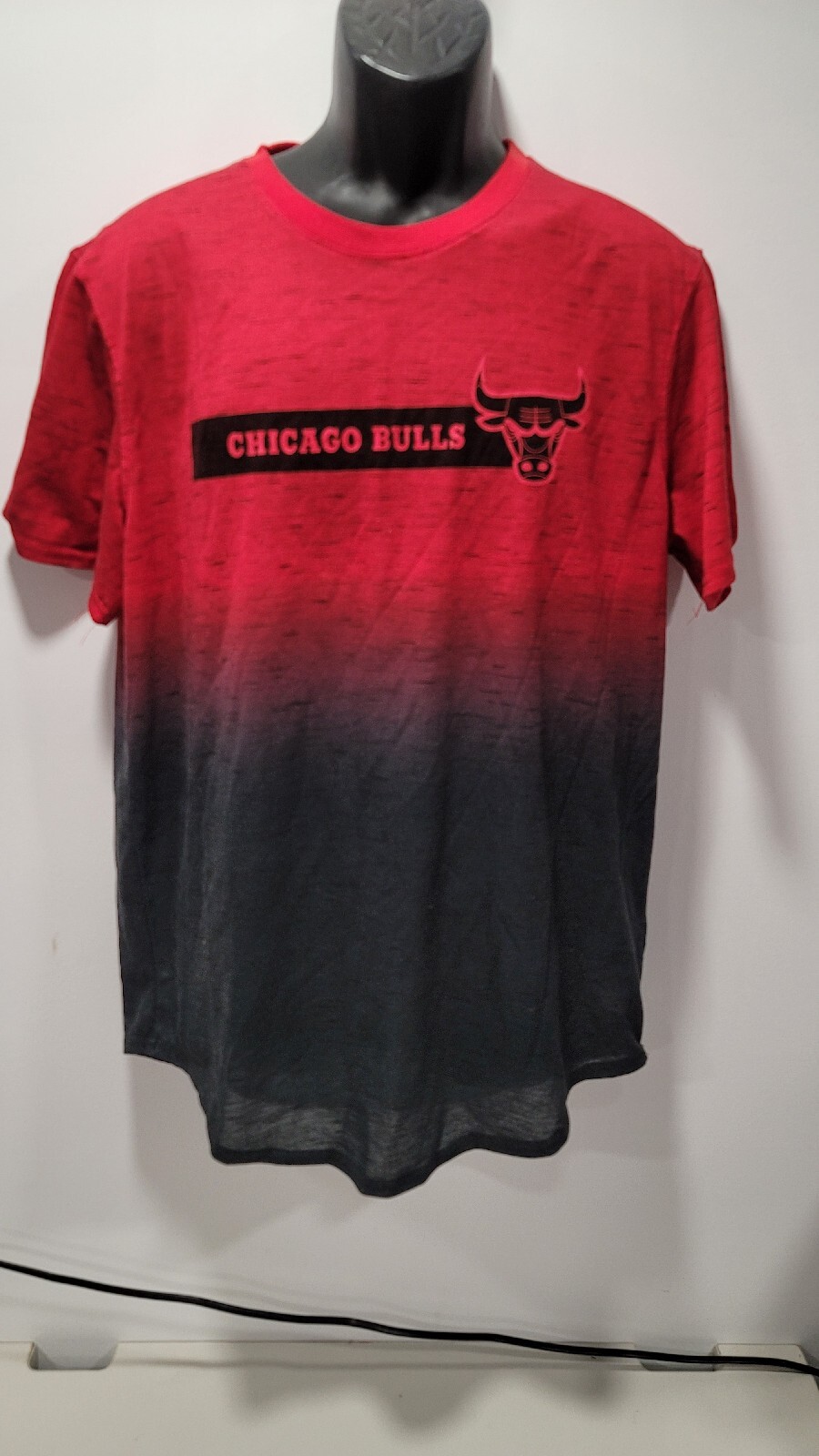 Chicago Bulls T-Shirt NBA Dye Fade Red To Black Polyester Rayon Short Sleeve L