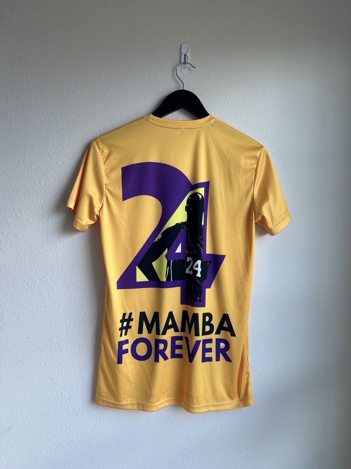 Kobe Bryant Men’s Small T-shirt Yellow Mamba Forever #24 Spell out
