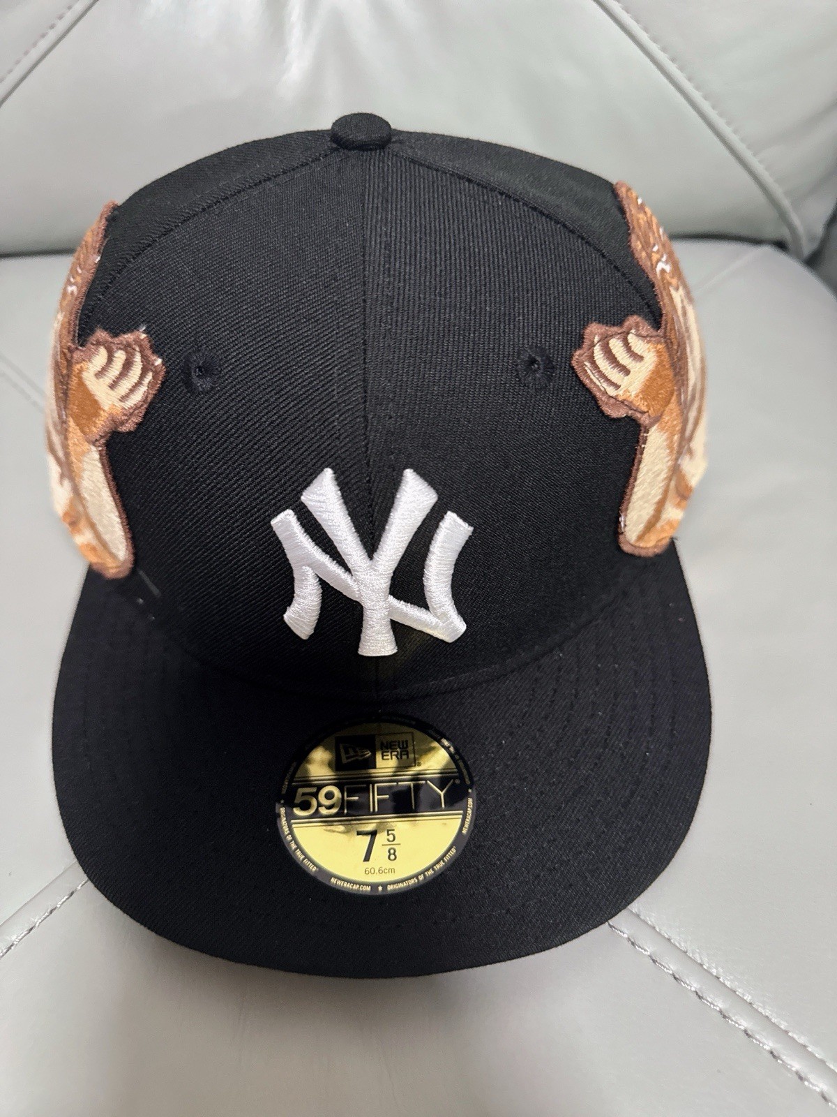 New Era & Jon Stan New York Yankee , Black Color ; Fitted SIZE : 7 5/8