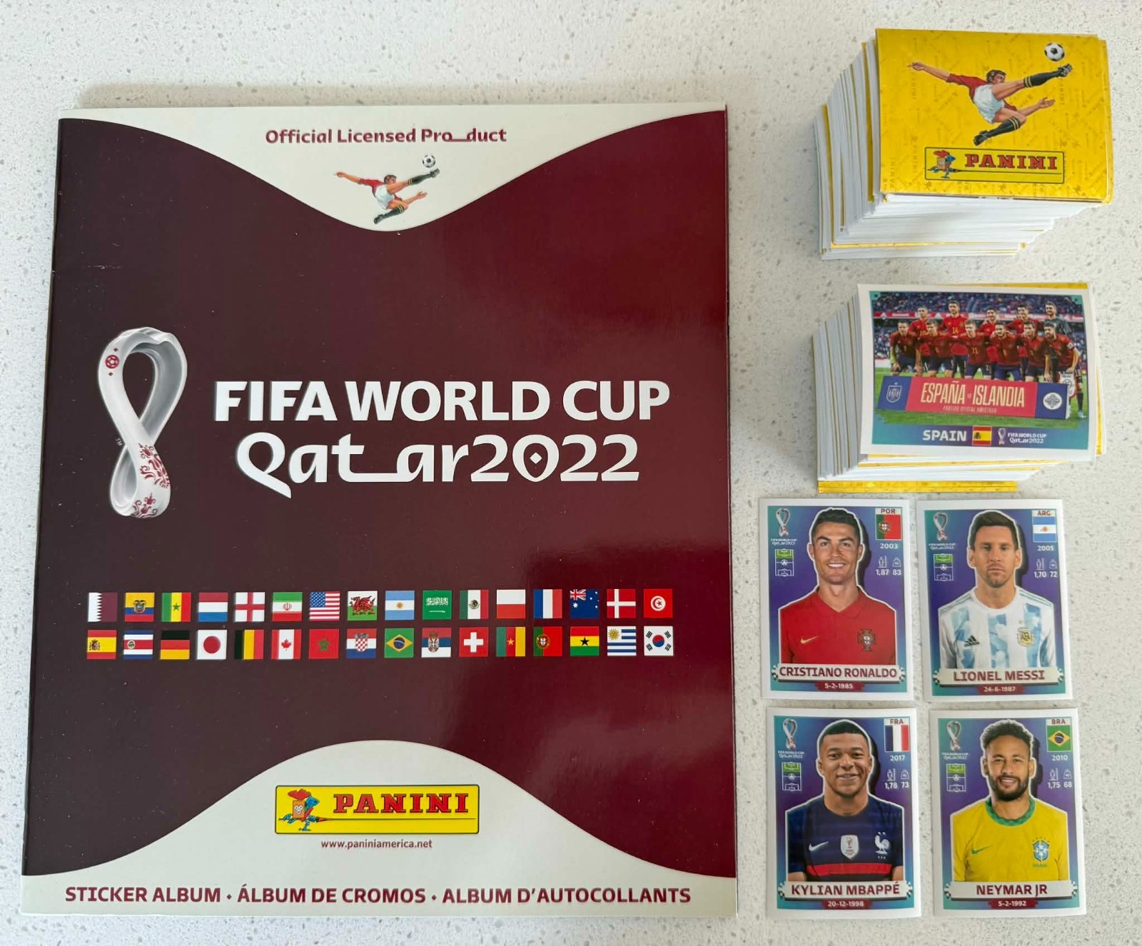 Panini FIFA World Cup Qatar 2022 complete set 670 Stickers White Border + album