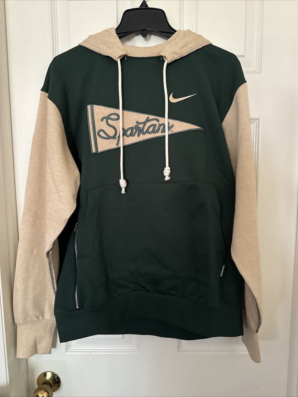 Nike $95 Men Medium Michigan State Spartans Standard Issue Hoodie FJ9034-397 NEW
