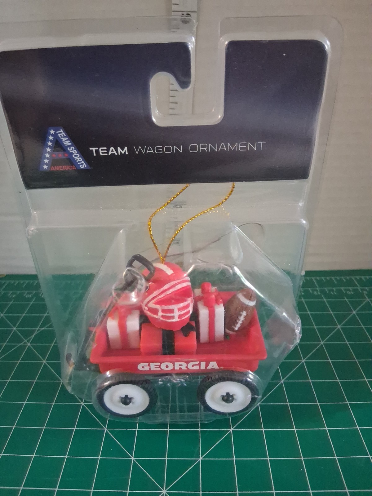 NCAA Georgia Bulldogs Team Wagon Ornament, NEW
