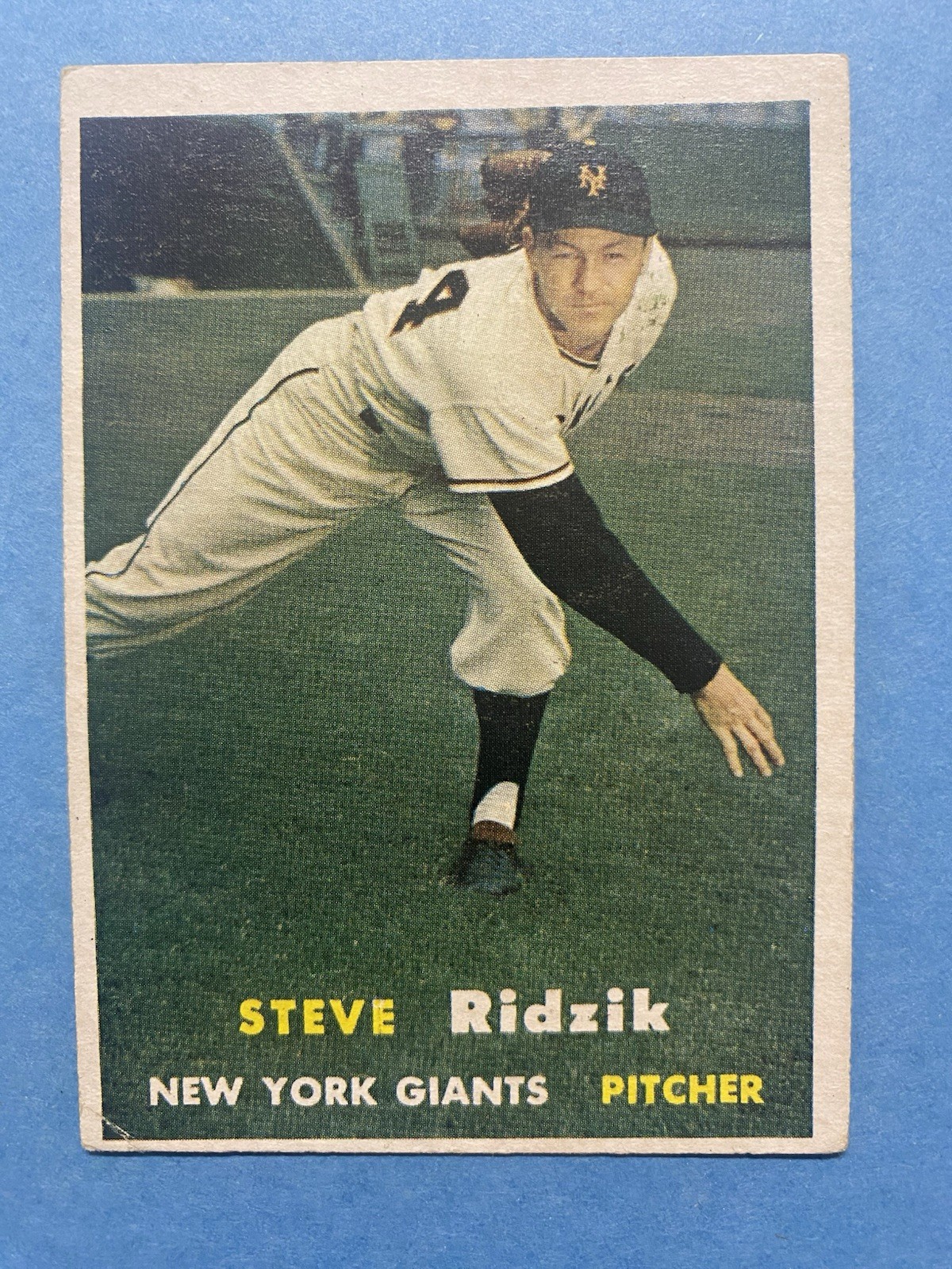 1957 Topps – Steve Ridzik #123 New York Giants Baseball Card No Creases
