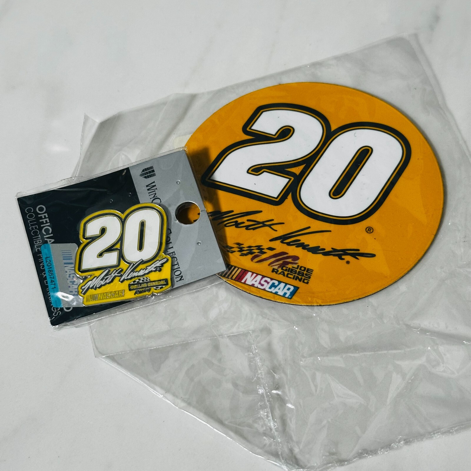 NASCAR – Matt Kenseth – Official Pinback Button and Magnet – Dollar General New