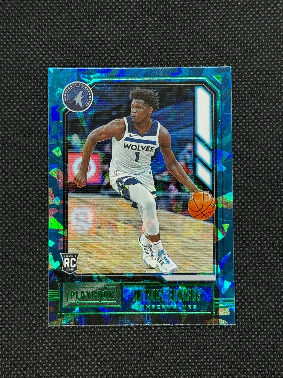 EIGHT CARD BASKETBALL LOT NUMBERED ROOKIE AND CASE HIT!!!