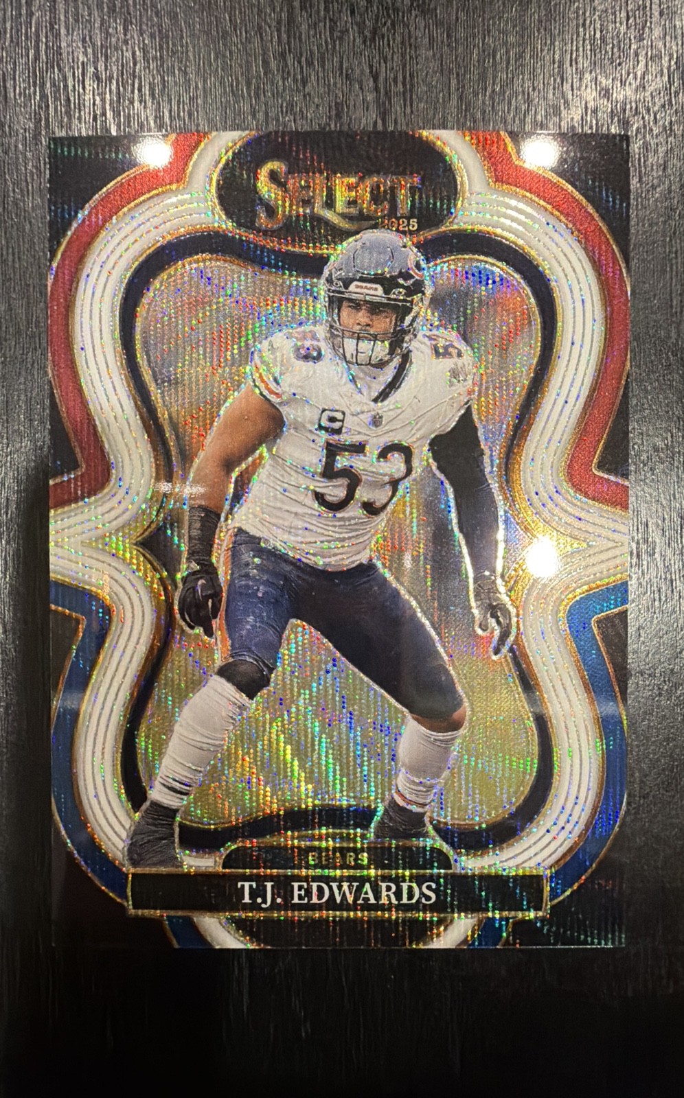 2025 Panini Select Suite Level T.J. Edwards Tri-Color Prizm 061/199 Bears