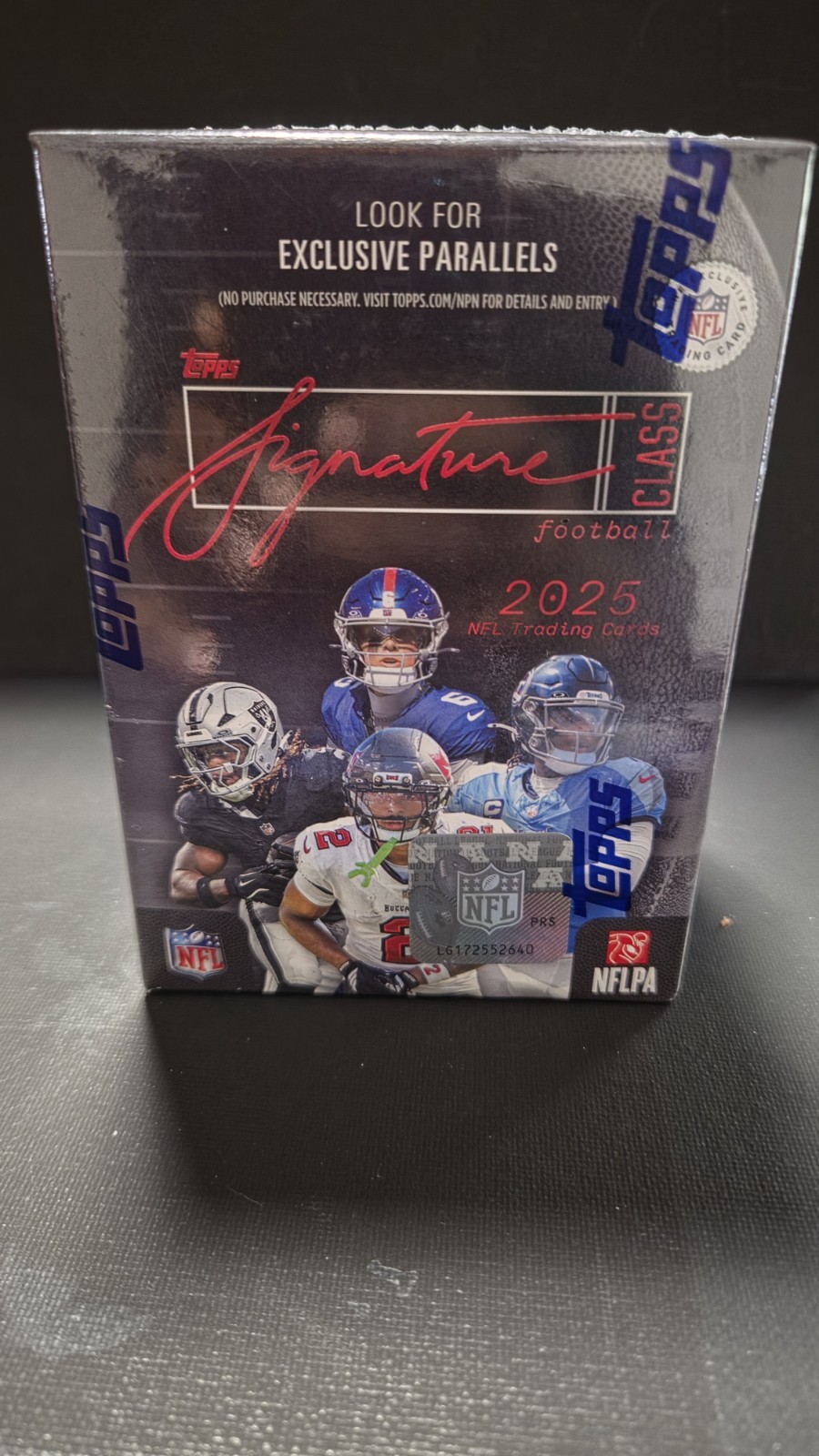 TOPPS SIGNATURE CLASS FOOTBALL 2025 VALUE BLASTER BOX NFL, New Sealed