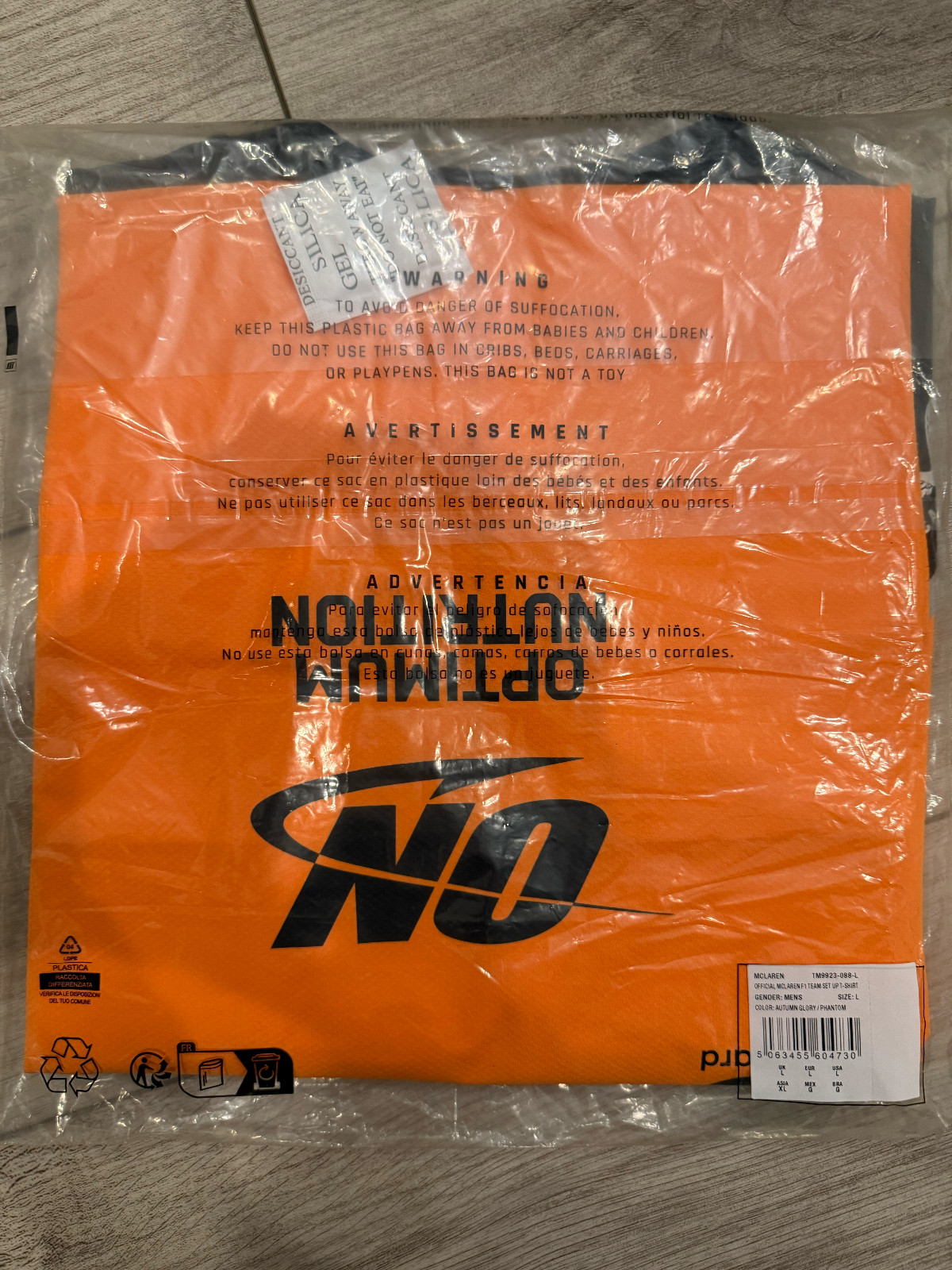 NEW – Official 2025 McLaren Formula 1 Team T-Shirt (M) in ORIGINAL PACKAGING