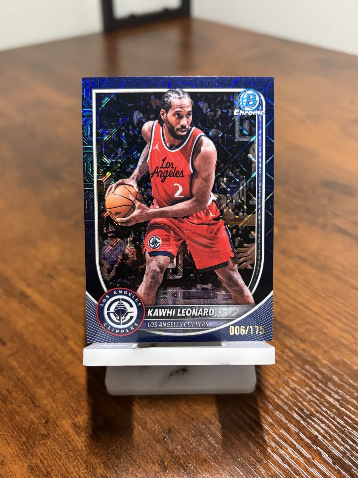 2025-26 Bowman – Chrome Kawhi Leonard #BCV-118 Navy Mojo Refractor /175