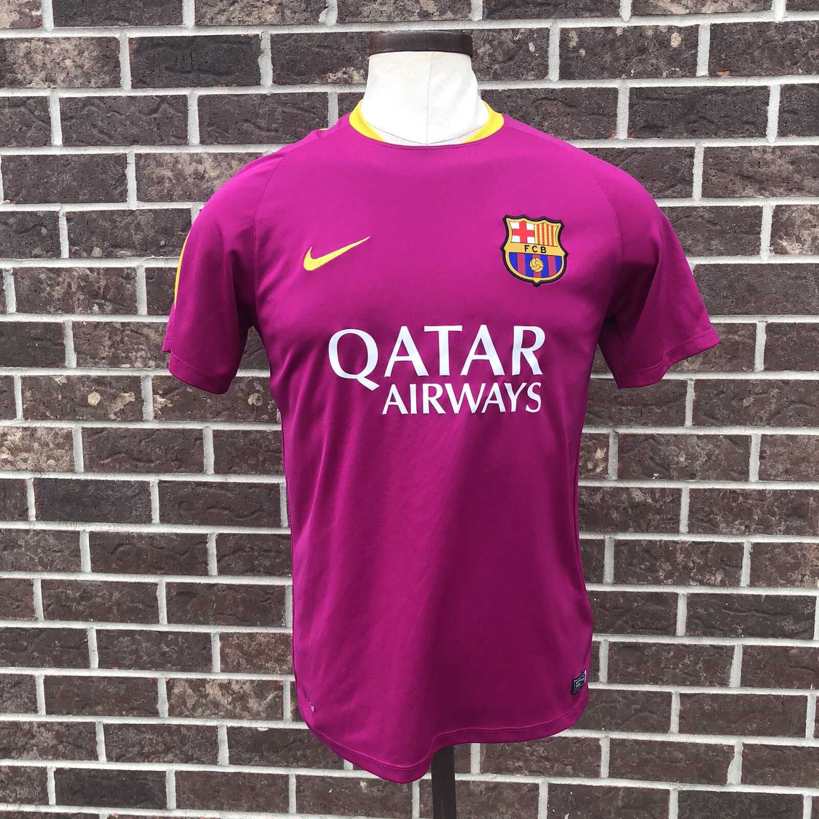 FCB Barcelona 2016 Nike Berry / Purple Training Pre-Match Jersey Kit Blank Large