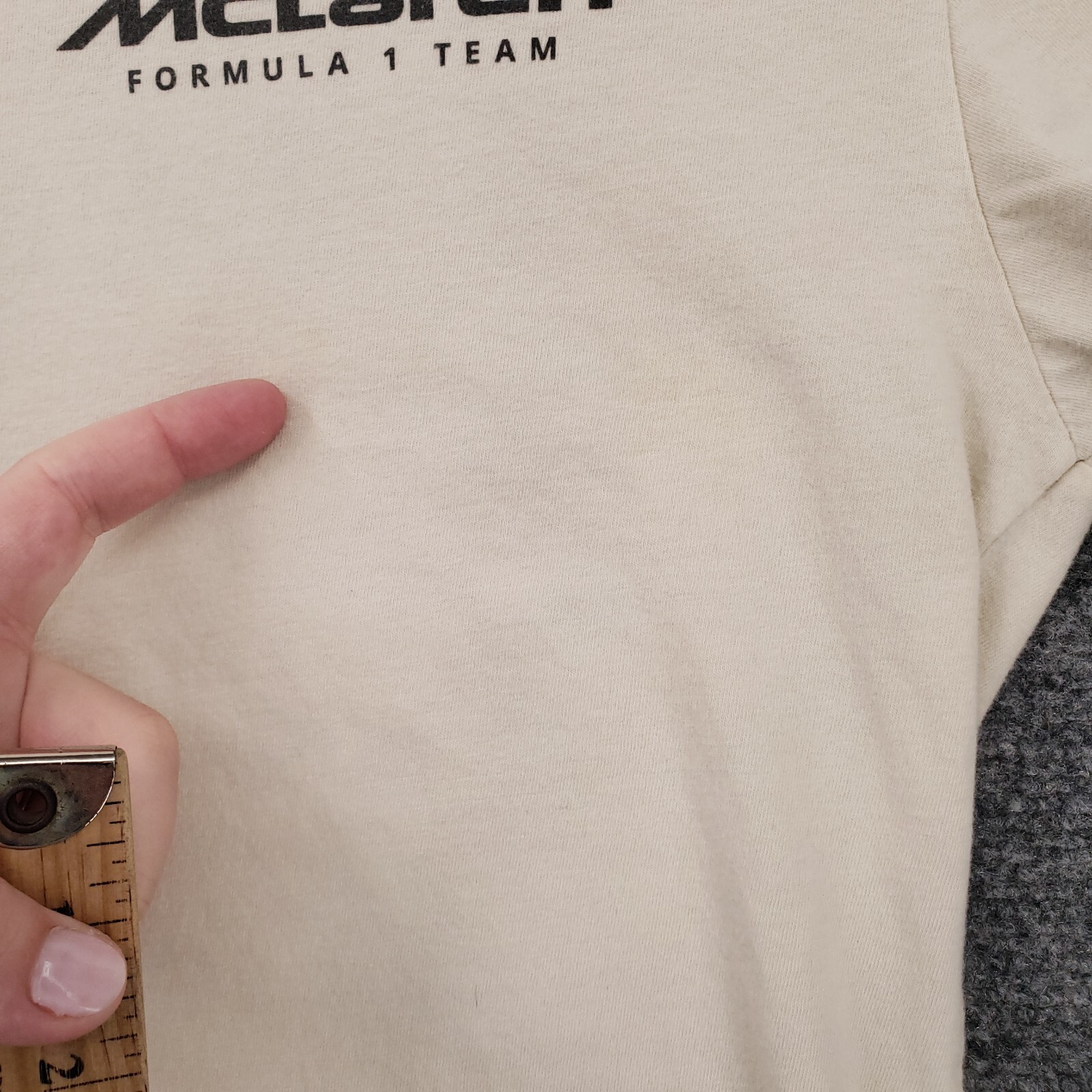 McLaren Formula 1 Team T Shirt Mens Small Beige Racing Motor Sport Crew Neck Tee
