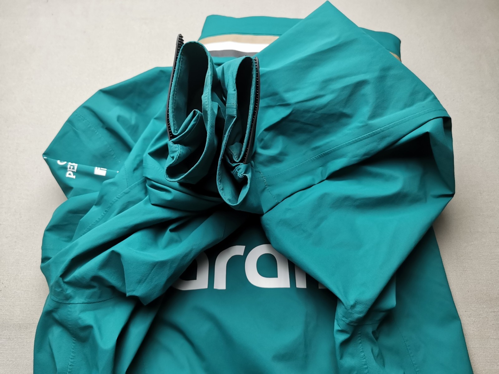 HUGO BOSS x ASTON MARTIN RACING F1 Team 2025 Men UK S Hooded Rain Jacket (VGC)