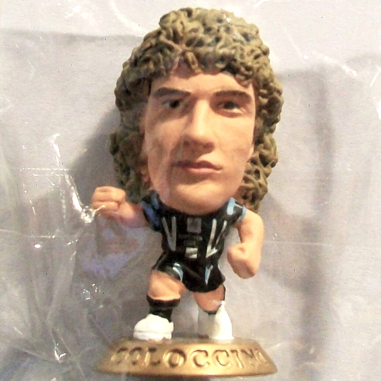 Corinthian Microstars NEWCASTLE UTD Home COLOCCINI MC12181 GOLD BASE – UK S18