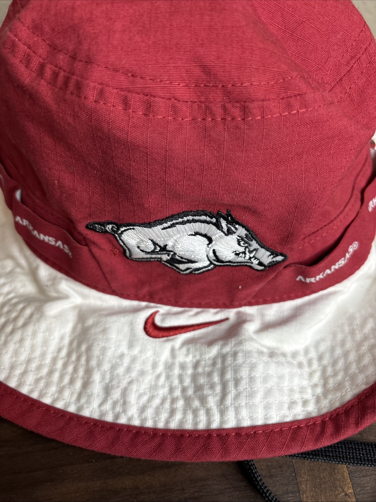 Nike Unisex Adult Dri-Fit Arkansas Razorbacks Apex Bucket Hat Red/White Size M