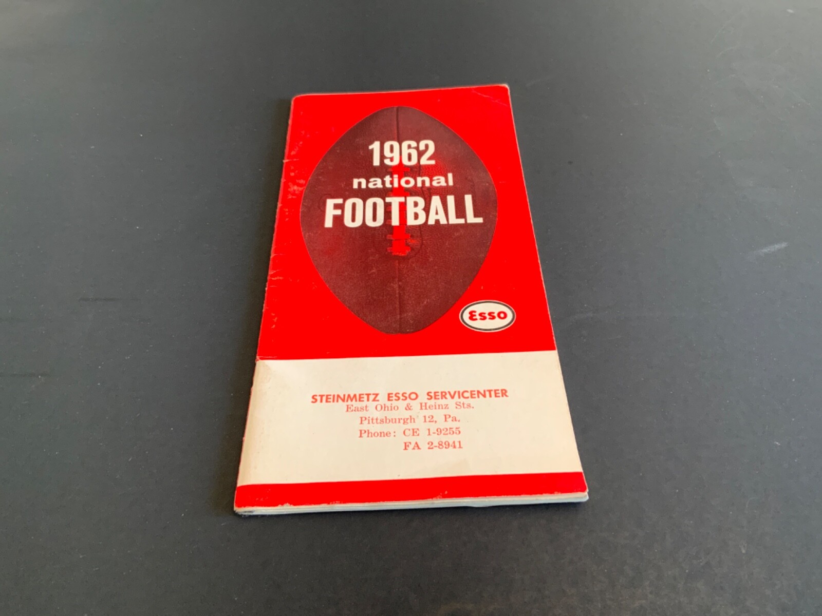1962 PRO & COLLEGE & PRO FOOTBALL BOOKLET – PUBLISHED BY ESSO / HUMBLE OIL