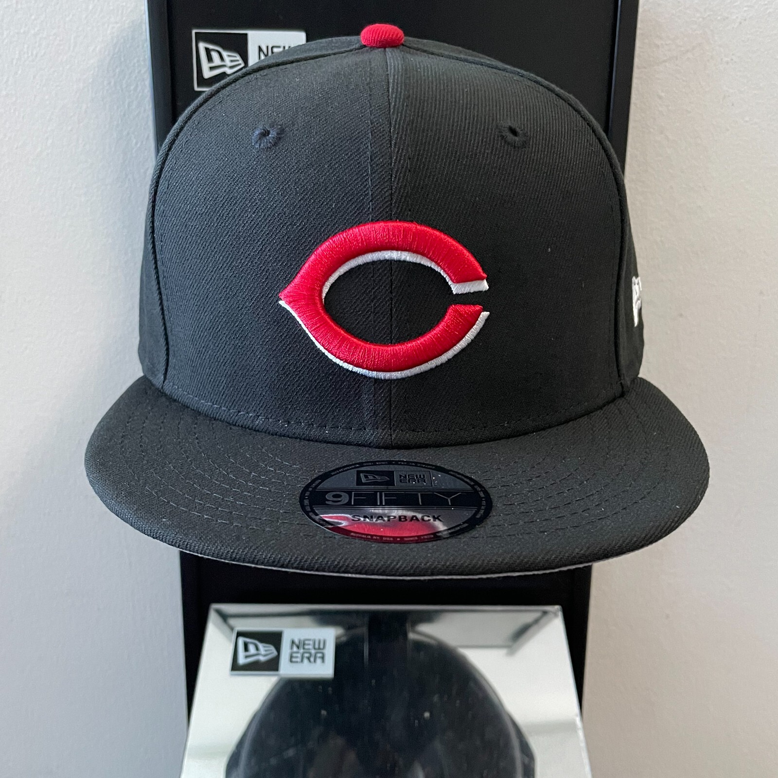 MLB – Cincinnati Reds 9FIFTY Adjustable Snap-Back New Era Cap – Black