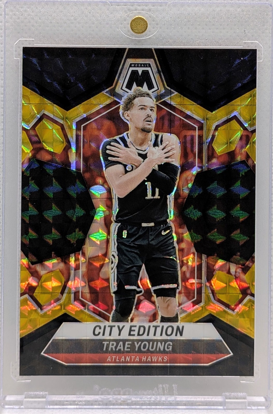 2023-24 Panini Mosaic – City Edition Trae Young #274 Black & Gold Prizm /8