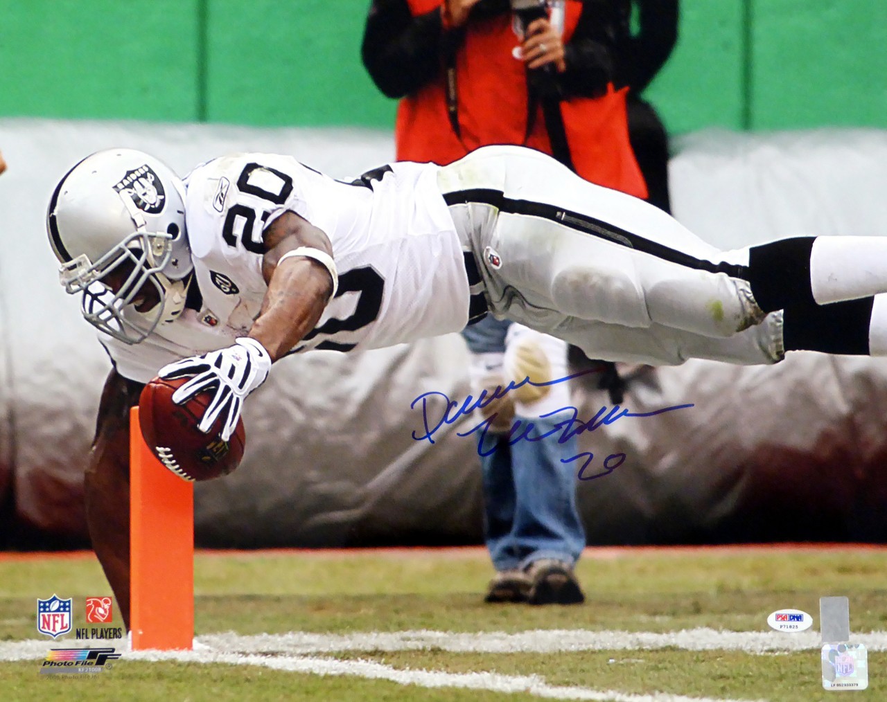 Darren McFadden Signed 16×20 Photo Oakland Raiders PSA/DNA