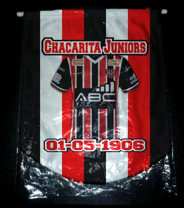 CHACARITA JUNIORS – SOCCER – FOOTBALL PENNANT – Plush Cloth – 36 cm – Argentina