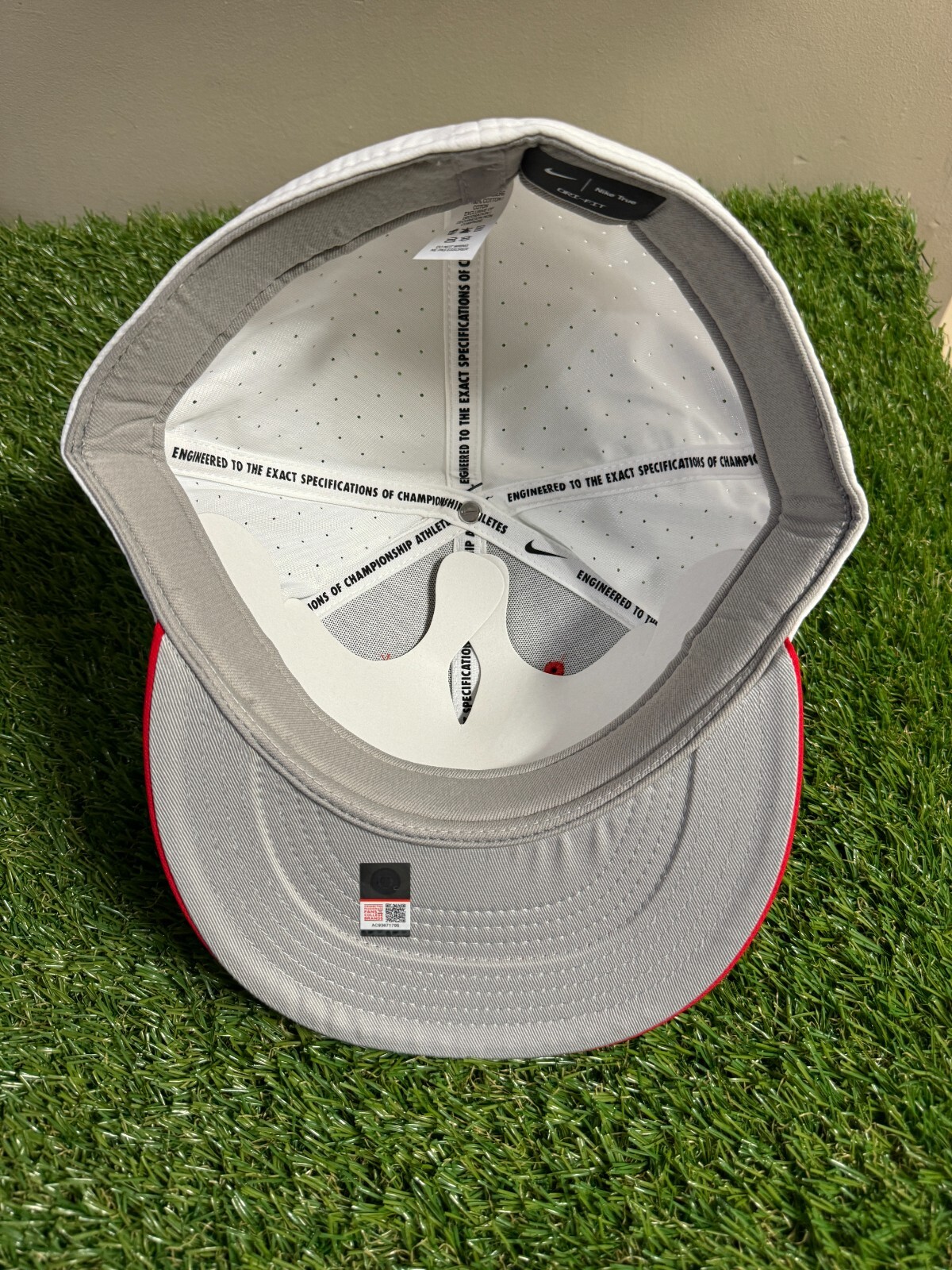 Nike UGA Dawgs Georgia Bulldogs Baseball Team Issued Fitted Cap Hat 7 1/4 White