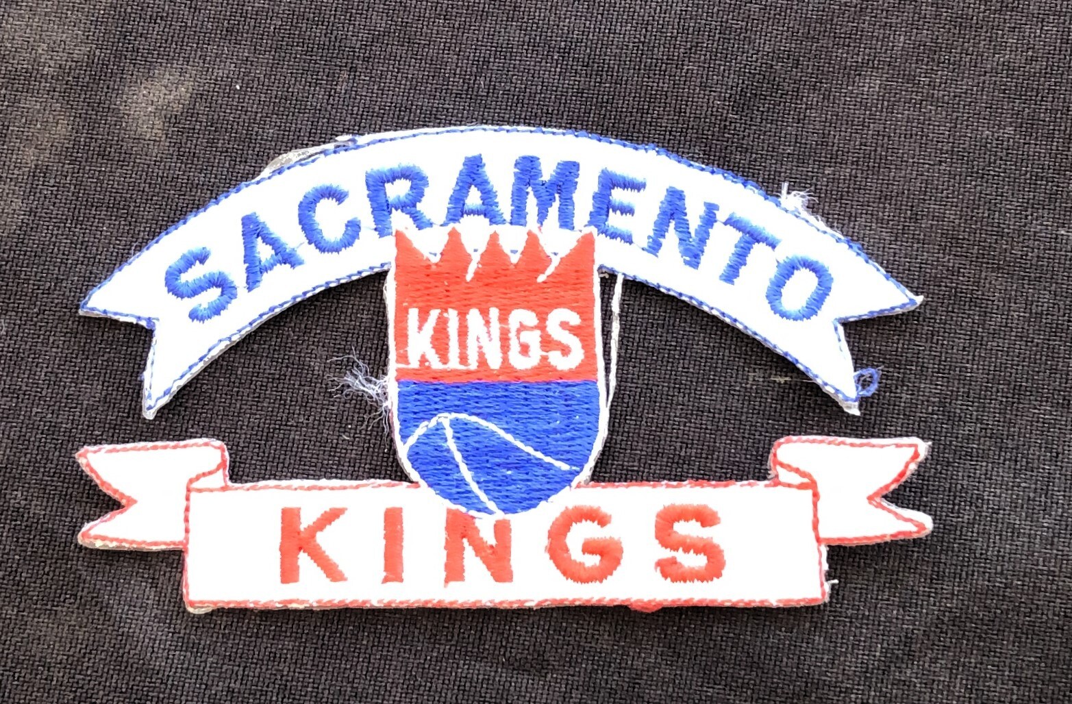 VINTAGE SACRAMENTO KINGS NBA BASKETBALL COLLECTIBLE PATCH 2″ X 2 1/2″ IRON ON