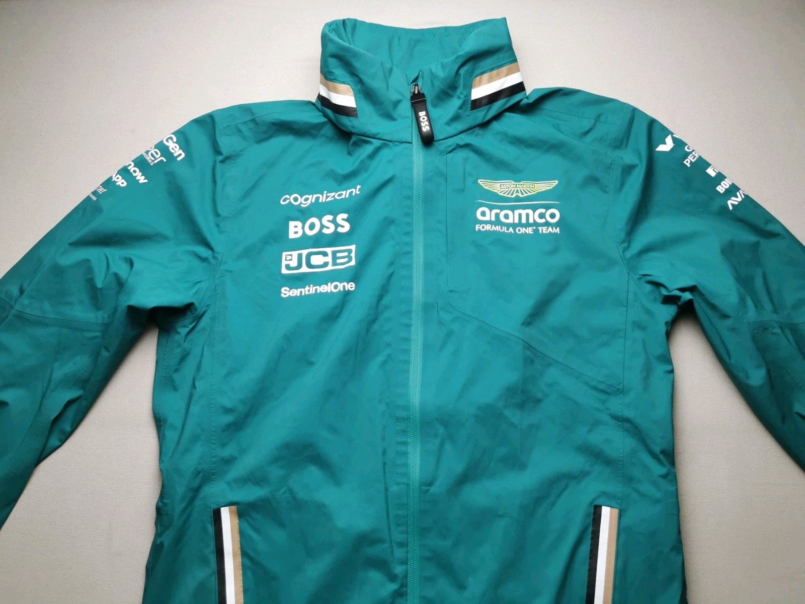 HUGO BOSS x ASTON MARTIN RACING F1 Team 2025 Men UK S Hooded Rain Jacket (VGC)