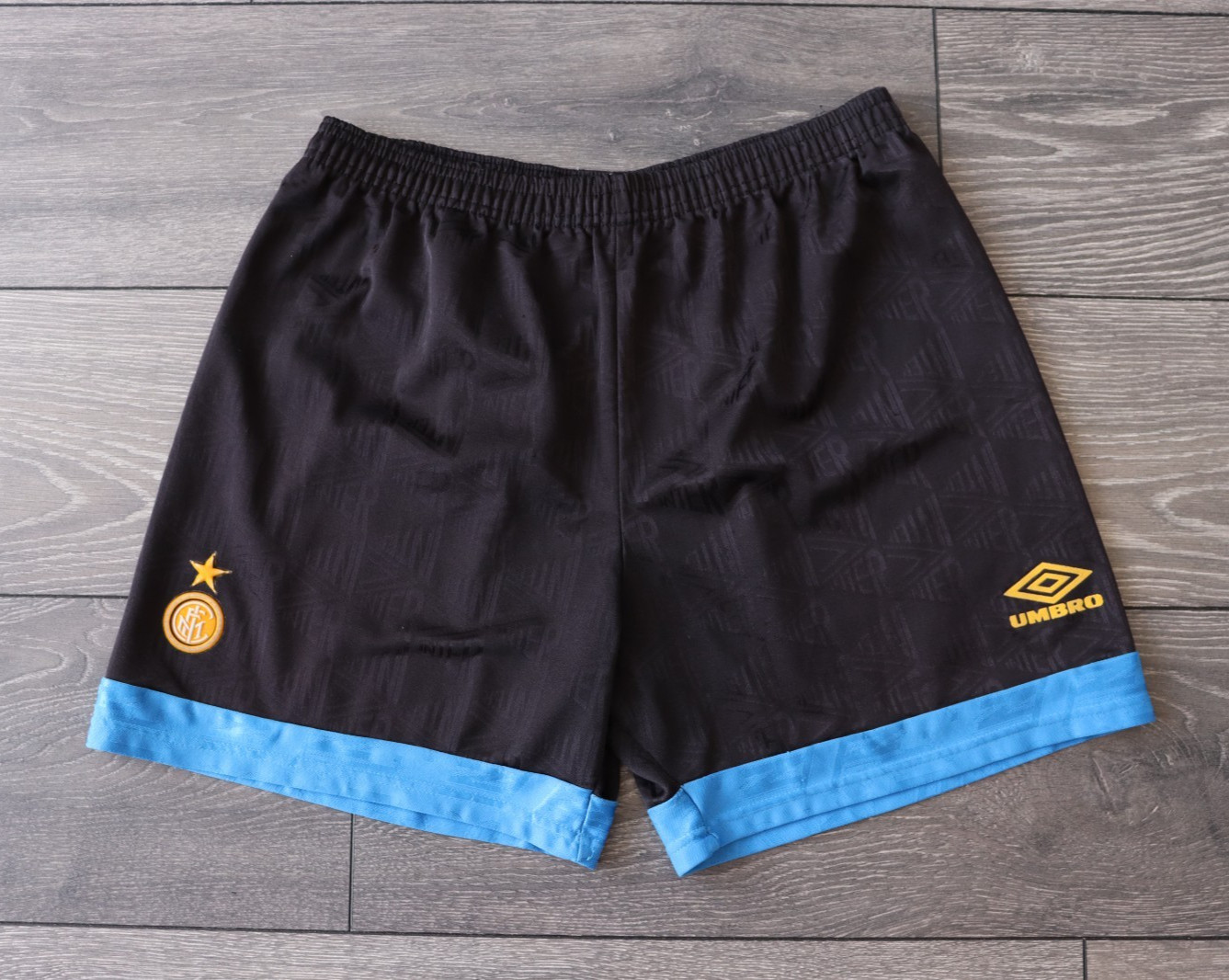 INTER MILAN ITALY 1991/1993 HOME FOOTBALL SHORTS UMBRO SIZE LARGE VINTAGE RETRO
